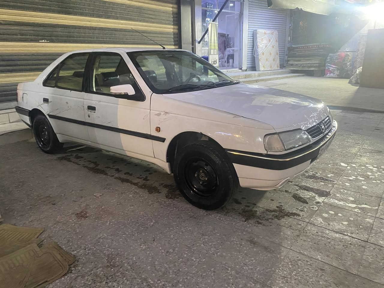 السلام عليكم
عندي بيجو جي لكس موديل 2010 مكفوله من التبديل رقم بغداد خصوصي النكليزي هزه جديده كير ومكينه جديد السياره ماشي 172 كيلو دعاميه محدثه لميس السياره جاهزه
كلشي اكلوب طافي ترجع 
تخم تاير جديد 
عنبار وبور جديد 
افلنجات ودسكات وبنزات جديد 
صدره امامي وخلفي جديد 
نقصه بس دبلات امامي 
خير من الله اترياك لبصره 
بيه صفحه ذابين عليه بطش اشخوط ومكحليه وقماره والبنيد 
رايده. 40 وبيه مجال
مكاني بغداد الزعفرانيه 
رقمي ***********
