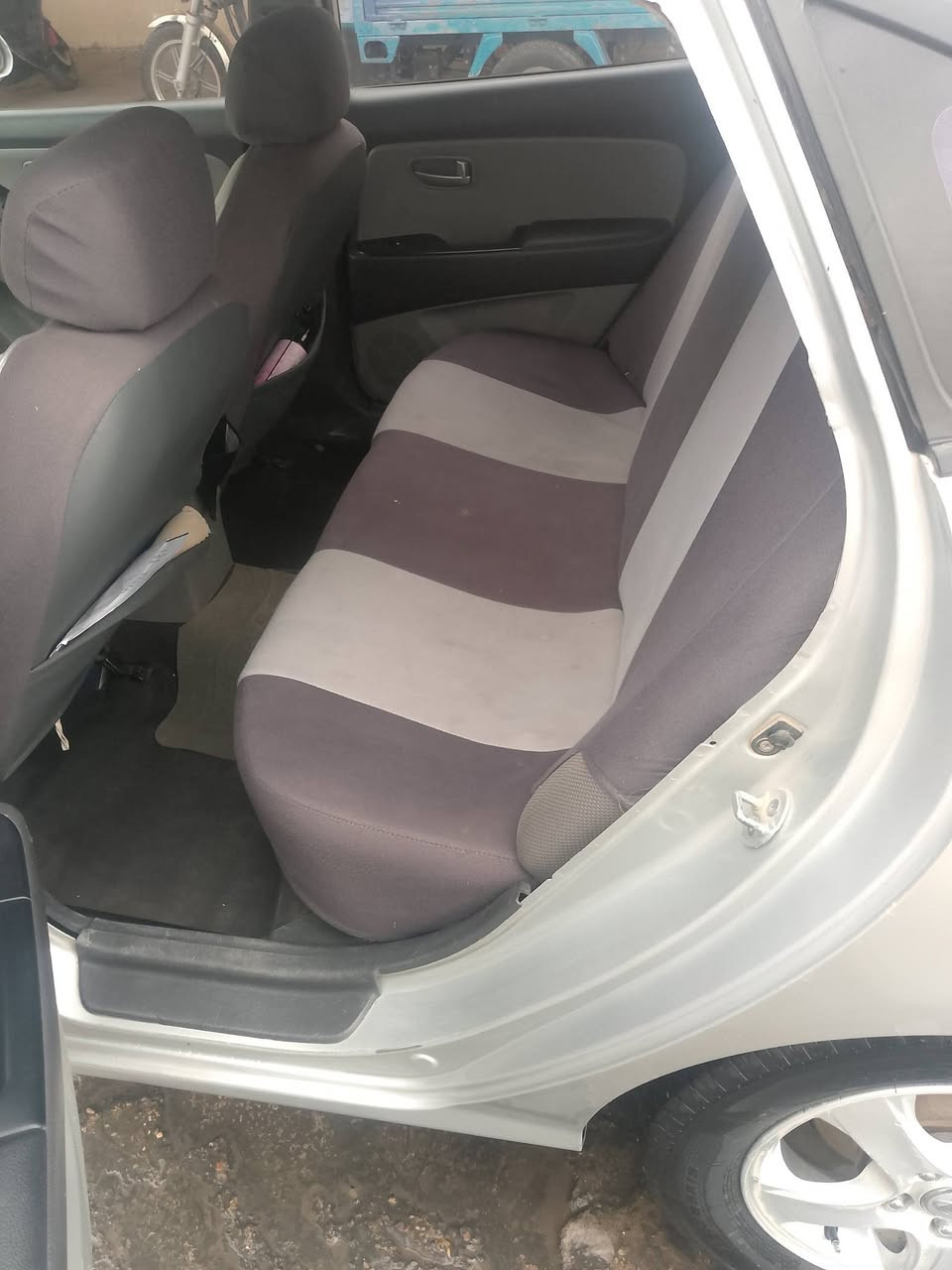 سيارة للبيع
مو أصولي ***********
