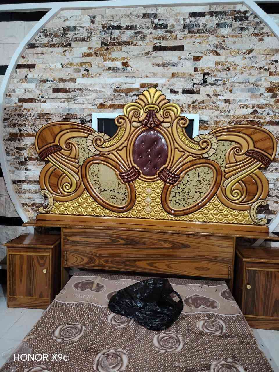 سلام عليكم يوجد قرفه تاج صاج داخل وخارج السعر ٦٠٠ وبيها مجال العنوان الرمانه الاستفسار على التلفون ***********
