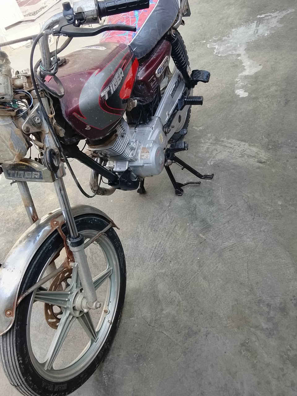 السلام عليكم 
دراجه تايكر موديل 2019 دراجه خير من الله ورقه كارتونيه 
مكان الدراجه ديالى بعقوبه  السعر 300 وبيه مجال  للاستفسار عبر رقم  ***********
