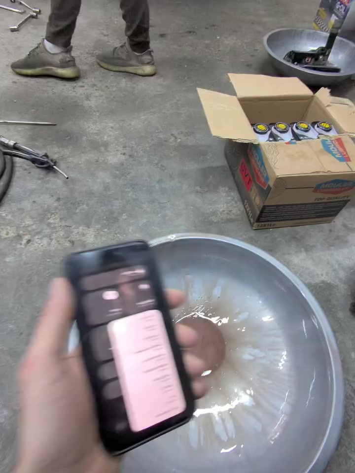 🔧 تقرير صيانة CVT

🚘 نوع السيارة: Toyota Corolla
📅 الموديل: 2024
📍 المسافة المقطوعة: 82,000 كم

⚠️ الأعراض:

•عتّة قوية بالسيارة
•طبة مراوح
•أصوات غير طبيعية
•إحساس إن الكير تلفان وما بي عزم

🛠️ التشخيص:

تم فتح الكير بالكامل وتفكيك جميع أجزائه، وتبيّن وجود اختلاط ماء مع الهيدروليك داخل المنظومة.
سبب المشكلة كان عطل بالمبادل الحراري (المسخّن)، مما أدى إلى دخول الماء وحدوث خبط داخلي وتلف بالأجزاء.

✅ الإجراء:

•استبدال جميع الأجزاء التالفة
•تنظيف المنظومة بالكامل
•إعادة تجميع الكير وضبطه أصولي
•إرجاعه للعمل بكفاءة عالية

كروبنا وصفحاتنا الخاصة بمشاكل الكير الأوتوماتيك 

حل مشاكل گيرات الـCVT

ورشة ابو علي العبادي

مركز الجود لصيانة وبرمجة السيارات 

العنوان : 

الفرع الرئيسي: بغداد الشعلة 

اتصال 📞 

ابو علي العبادي : ***********

ابو جود العبادي : ***********

￼
