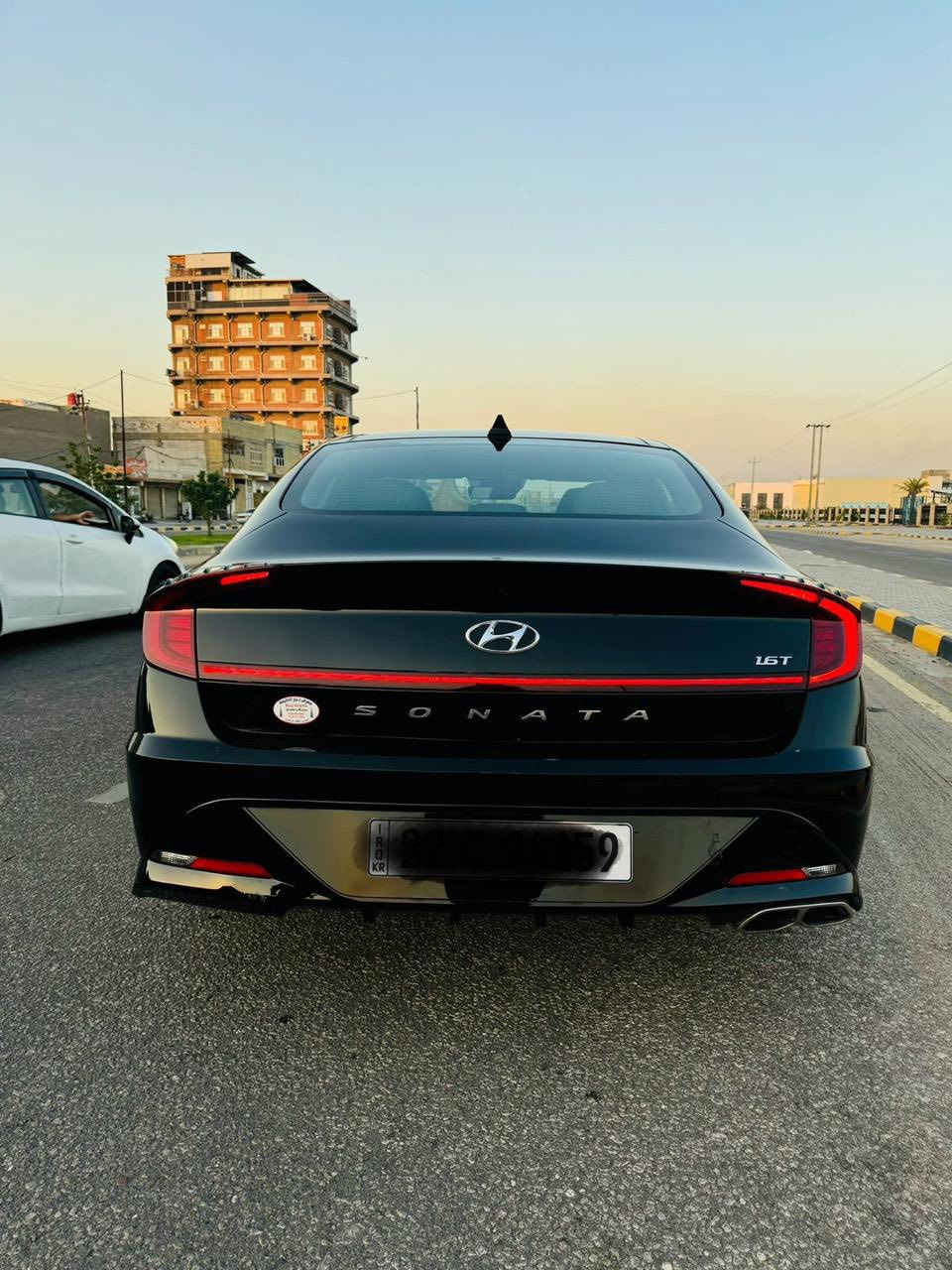 سوناتا 2023 SEL PLUS فول 1/1
مواصفات :
▪️بصمة ابواب
▫️رادار امامي خلفي
▪️نقط عمياء جانبية
▫️قيادة ذاتية ومانع تصادم
◾️كروز مثبت سرعة 
▫️تحديد مسار
▪️هاند بريك دگمة
▫️اوتو هولد 
▪️لايت Led زنون
▫️تشغيل عن بعد 
▪️محرك 1.6 توربو
▫️شحن وايرليس
▪️تحكمات فوووول
▫️تدفئة كشنات وستيرن
▪️شفتات گير بالستيرن
▫️سستم سماعات Bose 
▪️عدادات دجتل فول
▫️شاشة كبيرة تدعم الكار پلي واندرويد اوتو
▪️كراسي كهرباء وخزن ميموري
▫️پانورما 3 طگات
▪️أنظمة قيادة ذاتية 
▫️أشاير بالمري
▪️قطعتين تبريد 
▫️تبريد منفصل مناخين
▪️كشنات جلد تطعيم
▫️ويل كب رياضي حجم 19

🔸عداد المسافة : 50,000KM
🔹رقم السيارة أربيل 
🔸السنوية جديدة / الهزة جديدة
🔹الحادث : الباب الأمامي ( جهة السائق ) مبدل ، وجزء من الچاملغ معدّل 
🔸السعر : 175 
🔹العنوان : النجف / قرية الغدير 
🔸للتواصل : ***********
