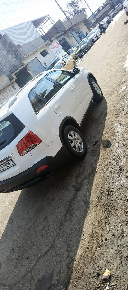 السلام عليكم كيا سيرنتو 2012 ترهم مراوس حسب القناعه محرك كير شرط السياره صبغ ما بيها فقط بارد بلباب الخلفي  السياره باسمي شرط التحوي سعر 148بيه مجال ***********////***********
