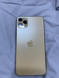 ايفون 11 برو ماكس جهاز سعره جدا مناسب ذاكرة 64 جهازي بلادي  لون ذهبي ا...