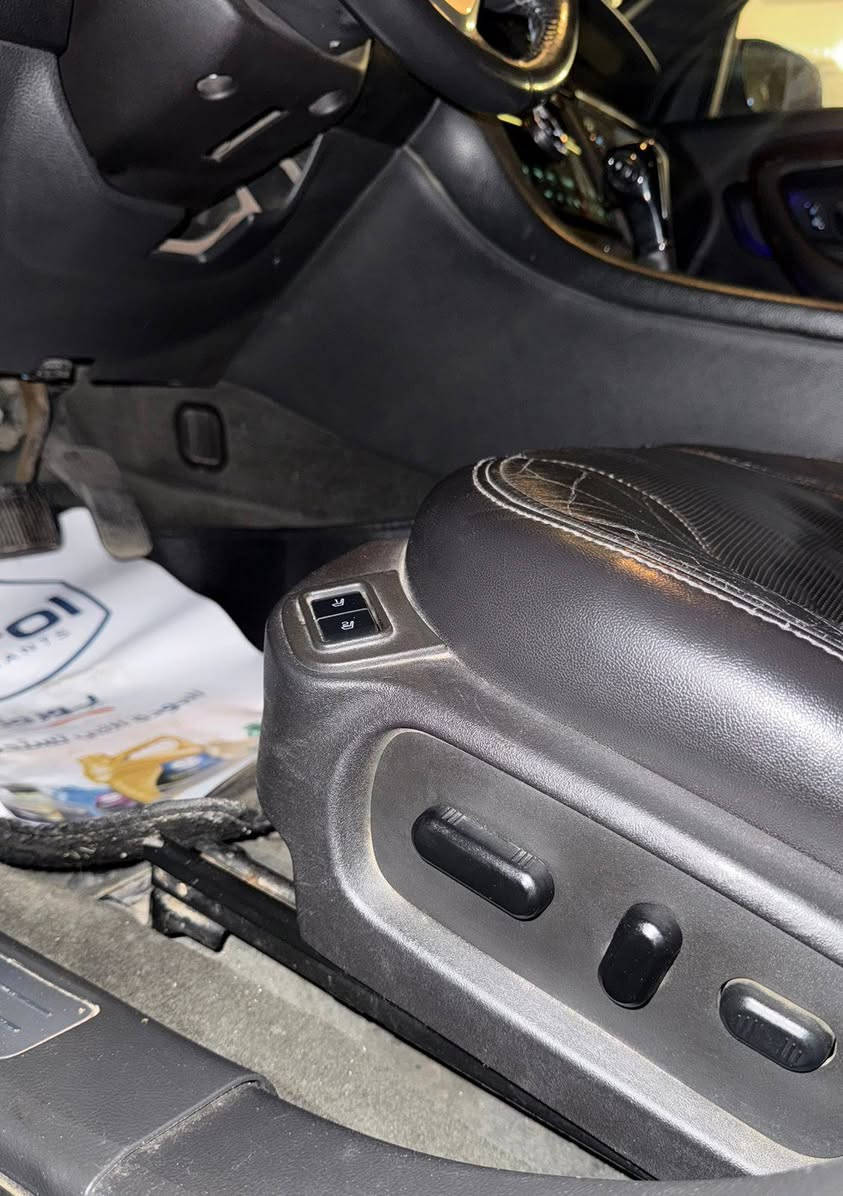 السلام عليكم
فورد تورس 2013 وارد امريكي 
المواصفات : LIMITED 
حساسات خلفية
تدفئة وتبريد الكشنات الامامية 
نقاط عمياء 
سلايد روف 
كشنات جلد 
الداخل لون صاجي
انارة داخلية محيطية 
كشنات كهرباء 
ممشى السيارة 80 الف مايل
السيارة محركهة صافي جدا والزيوت المستخدمة وكالة من فورد 
ضرر السيارة من امريكا بنيد ودعامية فقط ايرباك الدركة طاك وتم تبديله
وبيهة شوية ملاحظات خفيفة وطعجة خفيفة بالجاملغ الخلفي 
سعر السيارة 125$ وقابل للتفاوض
ورقم الشاصي موجود ضمن الصور
للاستفسار الاتصال على 
***********
