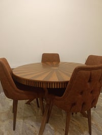 طاولة طعام دائريه مع اربع كراسي  خشب زان تركي ب450 الف وبيه مجال  للأس...