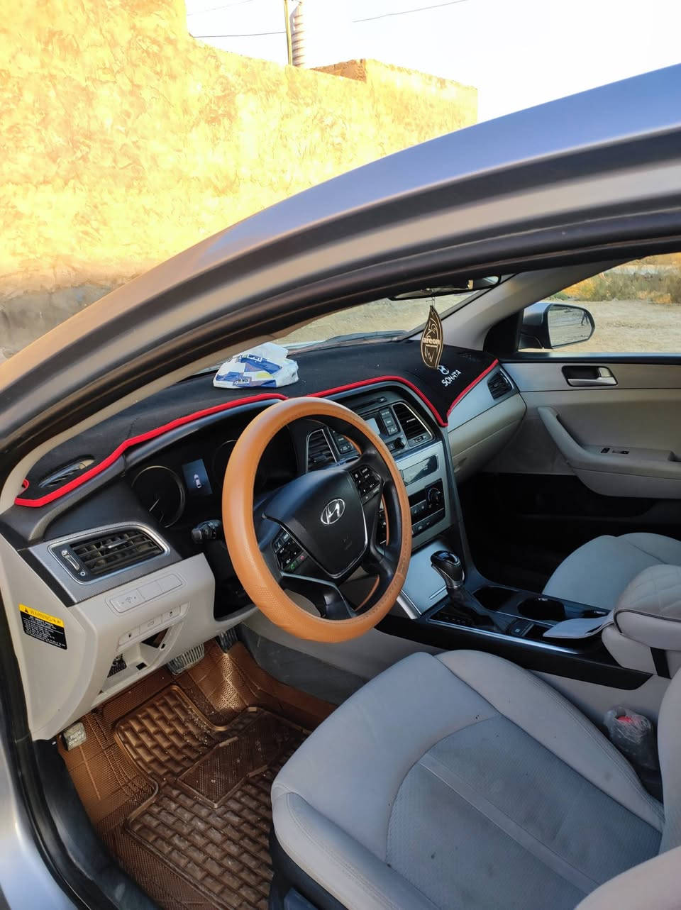 السلام عليكم 
سوناتا 2017 امريكي حادث جاملغ وبنيد مبدلات 
صبغ جاملغ خلفي وباب والباب الامامي كلير راشينه 
الباقي كفاله مكينه كير حداديه ستوني مشتغلها كلها تبريد سياره جديده 
شاصي والفخذه كفاله رقم ذي قار الجديد بسمي 
مكاني سوق الشيوخ ***********
السعر 115
