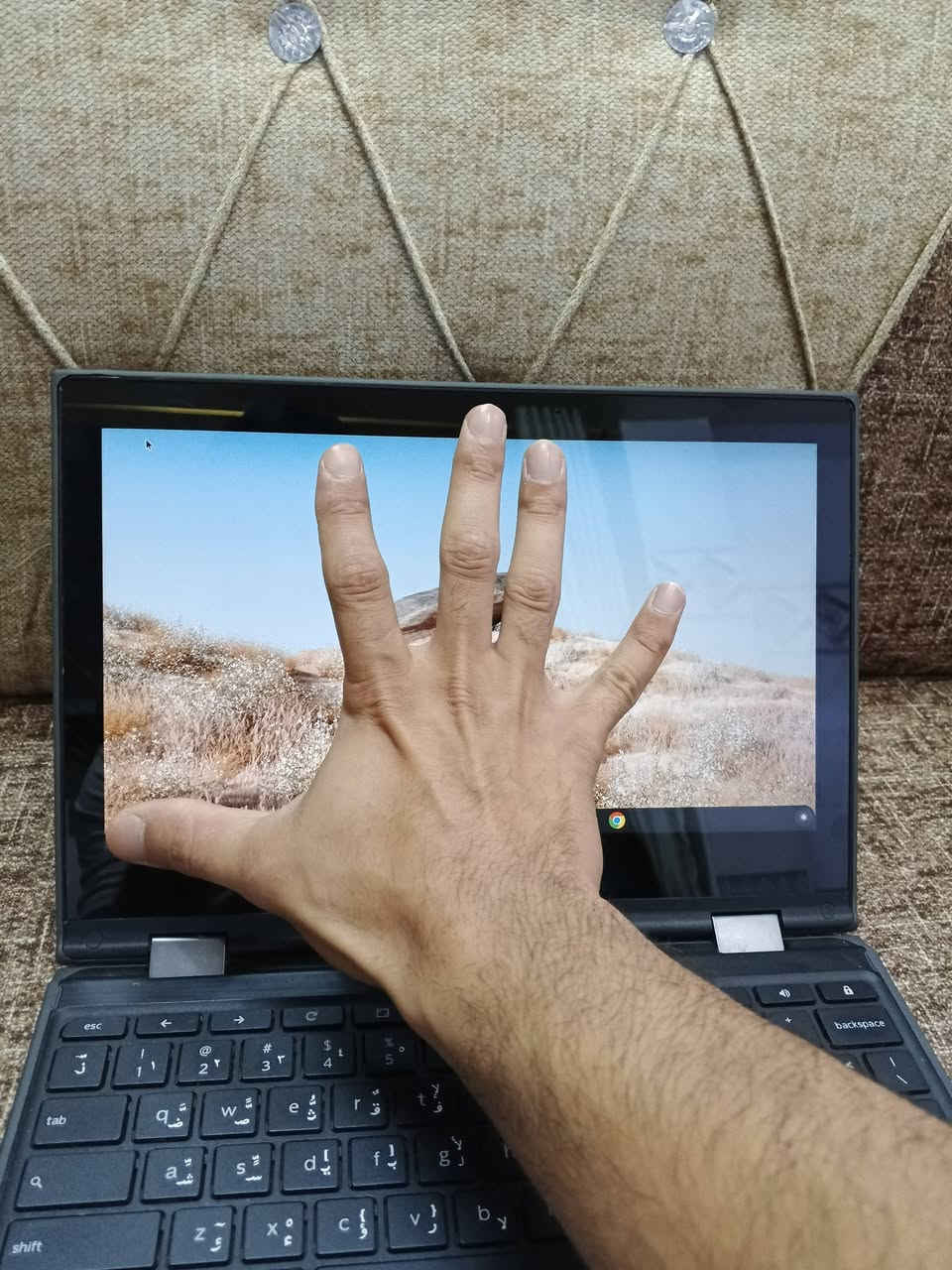 لابتوب لينوفو حجم صغير نظام اندرويد
معالج انتل 
ذاكره 32 
شاشة حجم 11
نظيف ما بي اي مشكلة 
بدون شاحنة يشحن على شاحنة الموبايل تايب سي
سعر 60 الف 
مكان كربلاء يم مستشفى الكفيل يوجد توصيل محافضات 
***********

