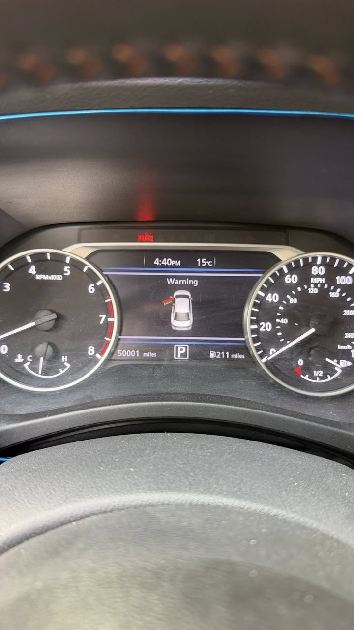 سلام عليكم

نيسان سنترا 2021 SR 

 اعلى فئة  بالسنترا  تو كلر السيارة

قمارة وتكم اسود بلادي + سلايت

مواصفات SR : سقف اسود بلاد , بصمه , تشغيل عن بعد , شاشه ايباد , رادار امامي , رادار خلفي , رادار بالمري , لايتات زنون , لايت لد , بلاجكتور  , ويل كب 18 , ابواب بصمه تشغيل عن بعد بصمة تشغيل, حساس خلفي , تحكم ستيرن , 50  Mi  ماشيه , SPORT , NORMAL , ECO , تحديد مسار  مثبت سرعه . سستم سماعات بوز , تدفئة كشن وستيرن 

كشنات جلد
 
5 كامرات  

كير و محرك بشرط مكفولات 

حجر بيئه و رادار بلاد 

رقم اربيل تحويل للمشتري 

السيارة بدون صبغ بدون تبديل فقط بارد بيها

ايرباك استيرن فقط  راجع بلادي 

الباقي مكفول

صورة الحادثة والسونار مرفق مع الصوره

بيها ملاحظات بسيطه راسلني وتدلل

مكان السياره موصل 

واتساب : او الاتصال عالرقم

***********

165  ورقه سعرها
