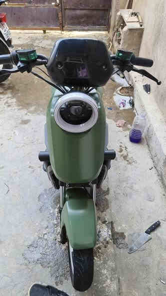 F3  WINLEE
5 بطاريات بعدهن جدد 
دراجه نضيفه 
قويه معروفه مواصفاتها 
بلوتوث بصمه كارت و 2 سويجات 
للعلم ماخذها ب 700 
ورايدها 500 وبيها مجال 
رقمي ***********
