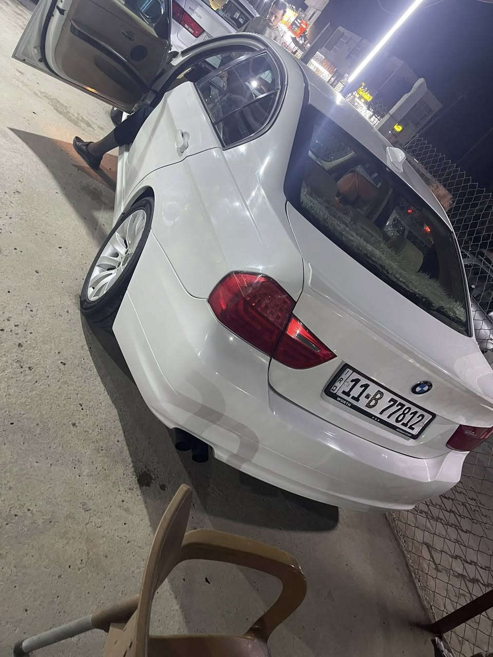 سلام عليكم
للبيع او مراوس 

بيئم اي٣٢٠

تخم تاير جديد 

صدر جديد 

مكينه شادها جديده بجيس بعدها بوصل ضمان 

كير اوتماتيك 

كشنات تتفئه تبريد جلد 

فتحه سقف سياره جاهزه خير من الله 

شراي يتصل مكاني ديالى بعقوبه 

***********
