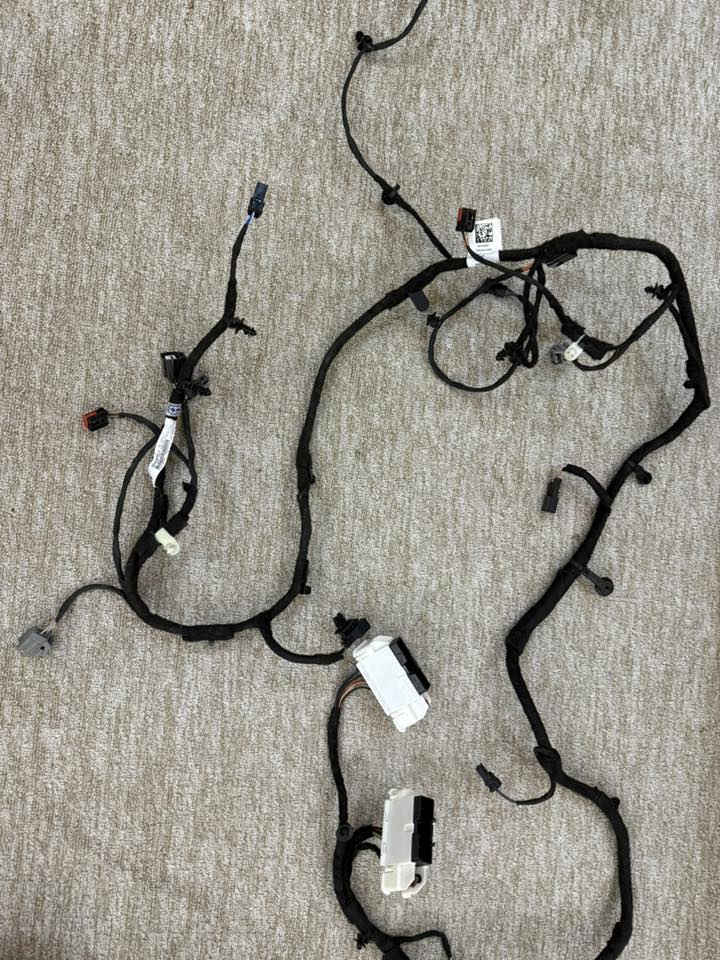 للبيع 
قطع جيب جراند شيروكي
***********
