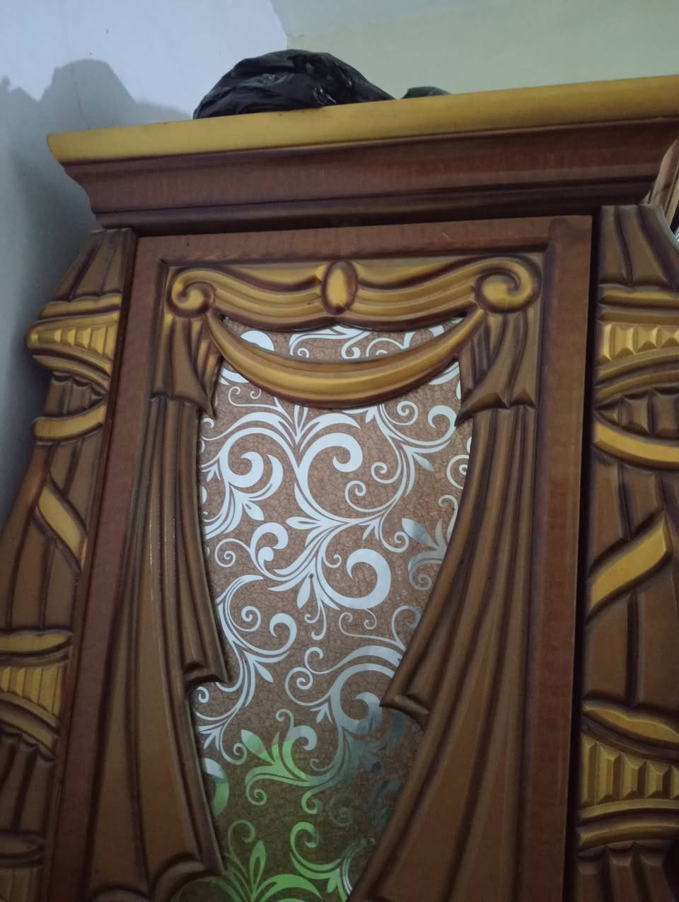 غرفة اخشاب للبيع اتصل في بلديات بغداد ***********
