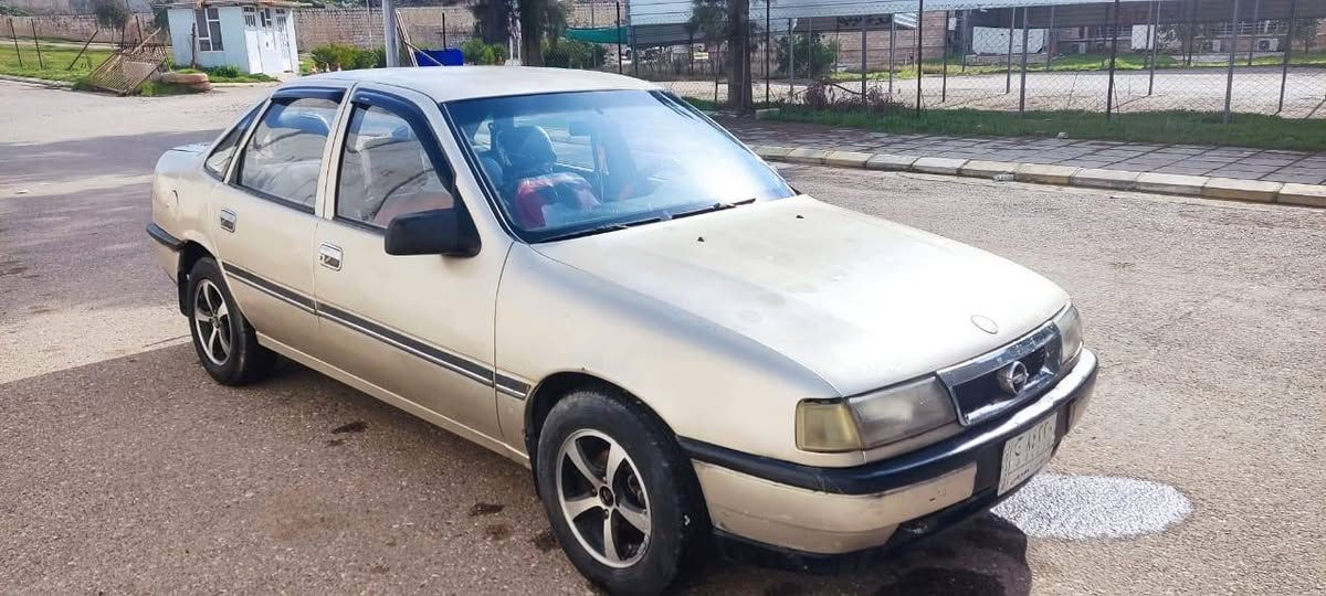 حجم 18 موديل 91
سنويه 2030
سياره جاهزه من كلشي محرك كير كهربائيات 
بيها طخه من وره 
 45 وبيها مجال بسيط 
‏‪0750 761 0469‬‏
