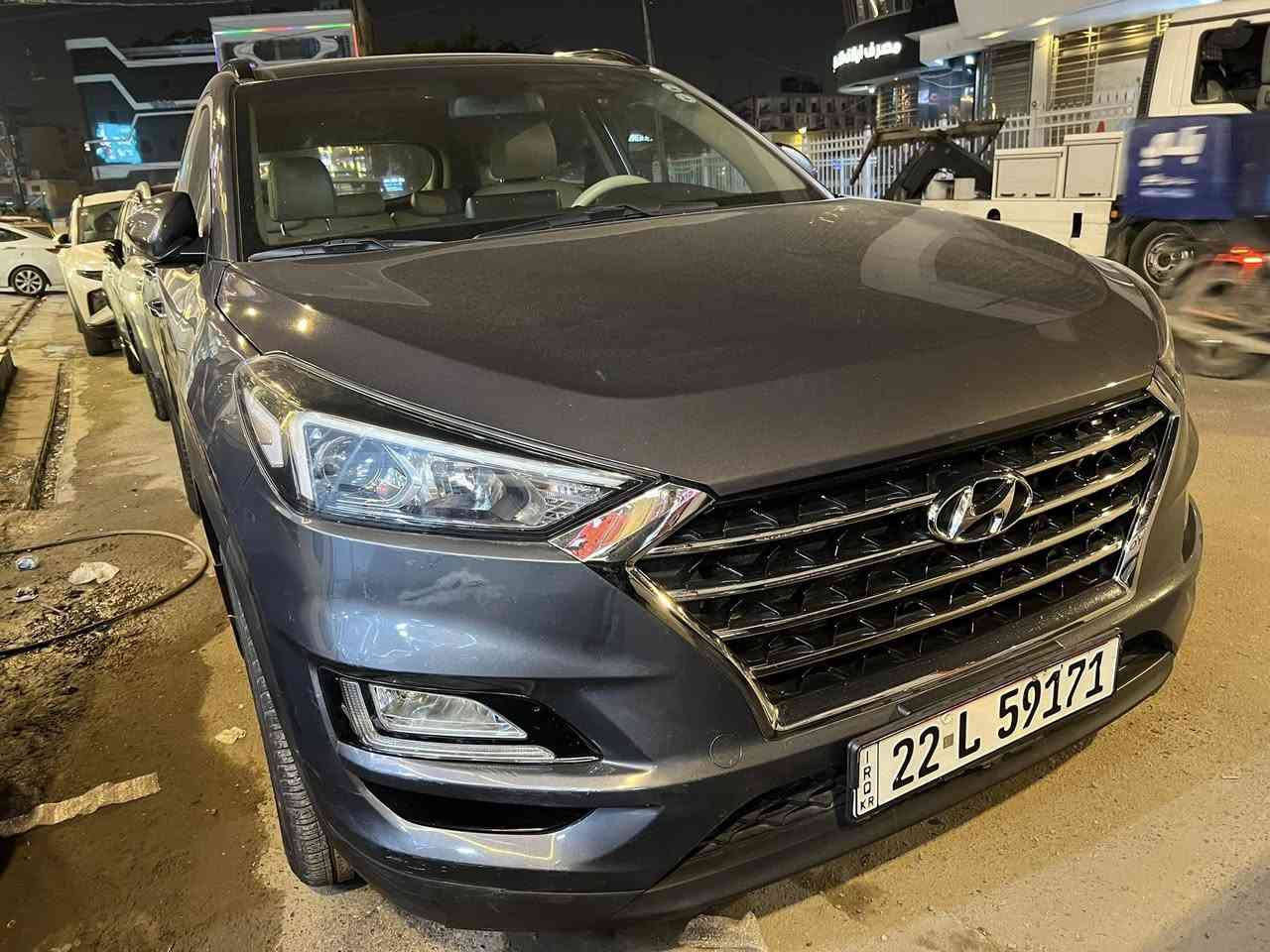 توسان 2020 رقم اربيل باسمي
السياره فول مواصفات خليجي 
بانوراما  وبصمه وكشن كهرباء / ومكينه 2000
وبعد بيها مواصفات وشاشه وكامرا 

السعر 18400$$
بغداد الكراده قرب كهرمانه 
***********
ابو فهد
