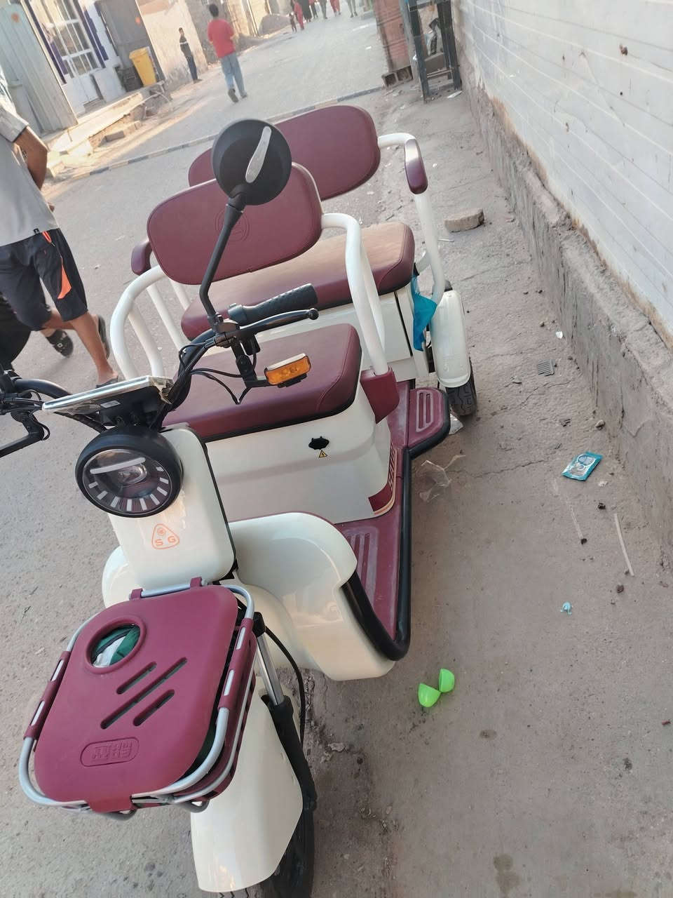 السلام عليكم تكتك شحن للبيع 5بطاريات و٢سوج و٢بصمات تشغل عن بعد تحمل وزن ٣نفرات عنواني مدينة الصدر. للاستفسار ***********
