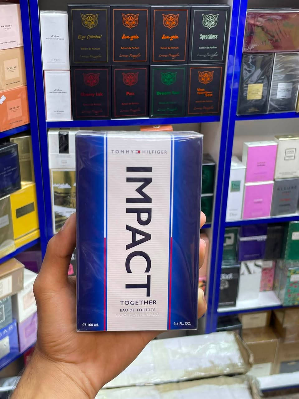 👑 أيهم بارفيوم | Ayham Perfumes
✨ وجهتكم الموثوقة لأفخم العطور والبراندات العالمية الفاخرة.
‎💯 عطور أصلية 100% بعبواتها الرسمية الكاملة (نضمن لك المنشأ والجودة).
‎❌ لا نتعامل بالتركيب، العينات، أو العطور المستنسخة نهائياً.
‎📦 التوصيل متوفر لكافة المحافظات مع ميزة فحص المنتج قبل الاستلام.
📥 للطلب أو الاستفسار، راسلنا عبر الخاص. ***********
