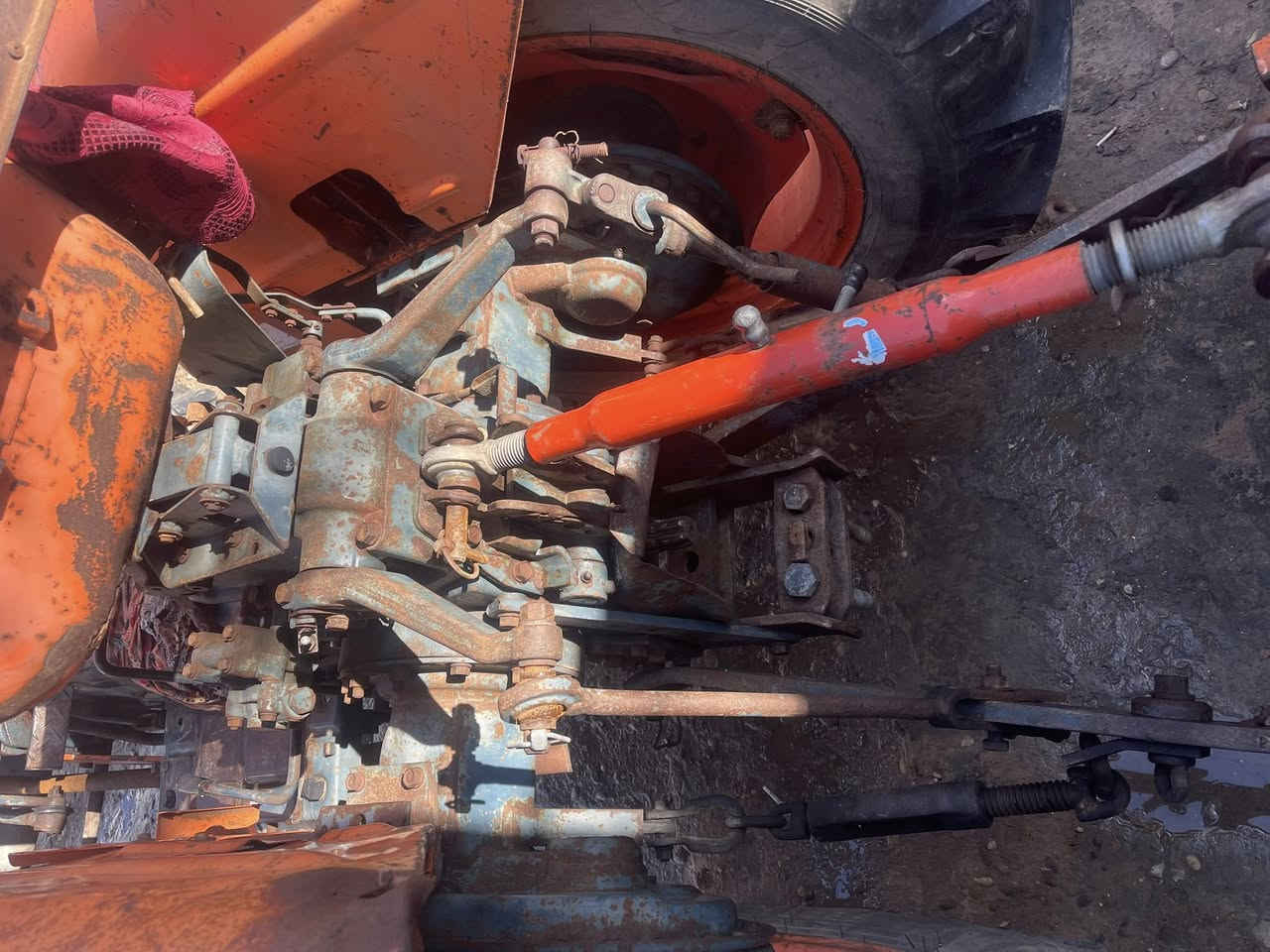 السلام عليكم للبيع كابوته 3 بستم. تجفيت جديد مكفوله كير اكسل محرك. مع كيله ورفاسه ام الشيشين تخم تاير موديل 84 بدون رقم 
واسط الصويره ***********
