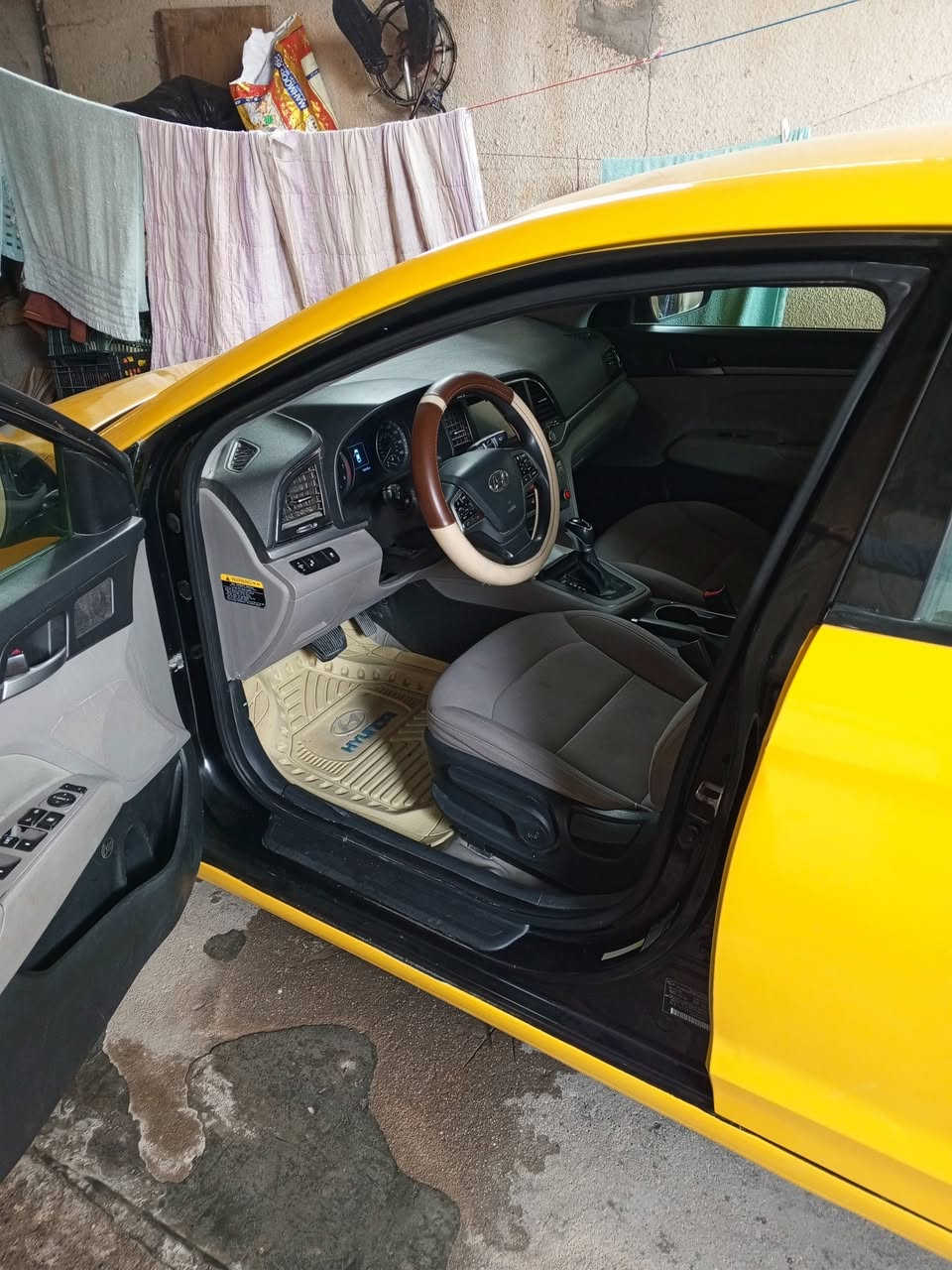 الانترا 2017 السيارة لون اصفر ولاكن رقمهة بصرة خصوصي السيارة وارد امريكا بدون ضربة الرقم *********** السعر 130 وبي مجال قليل للطيبين العنوان المعقل
