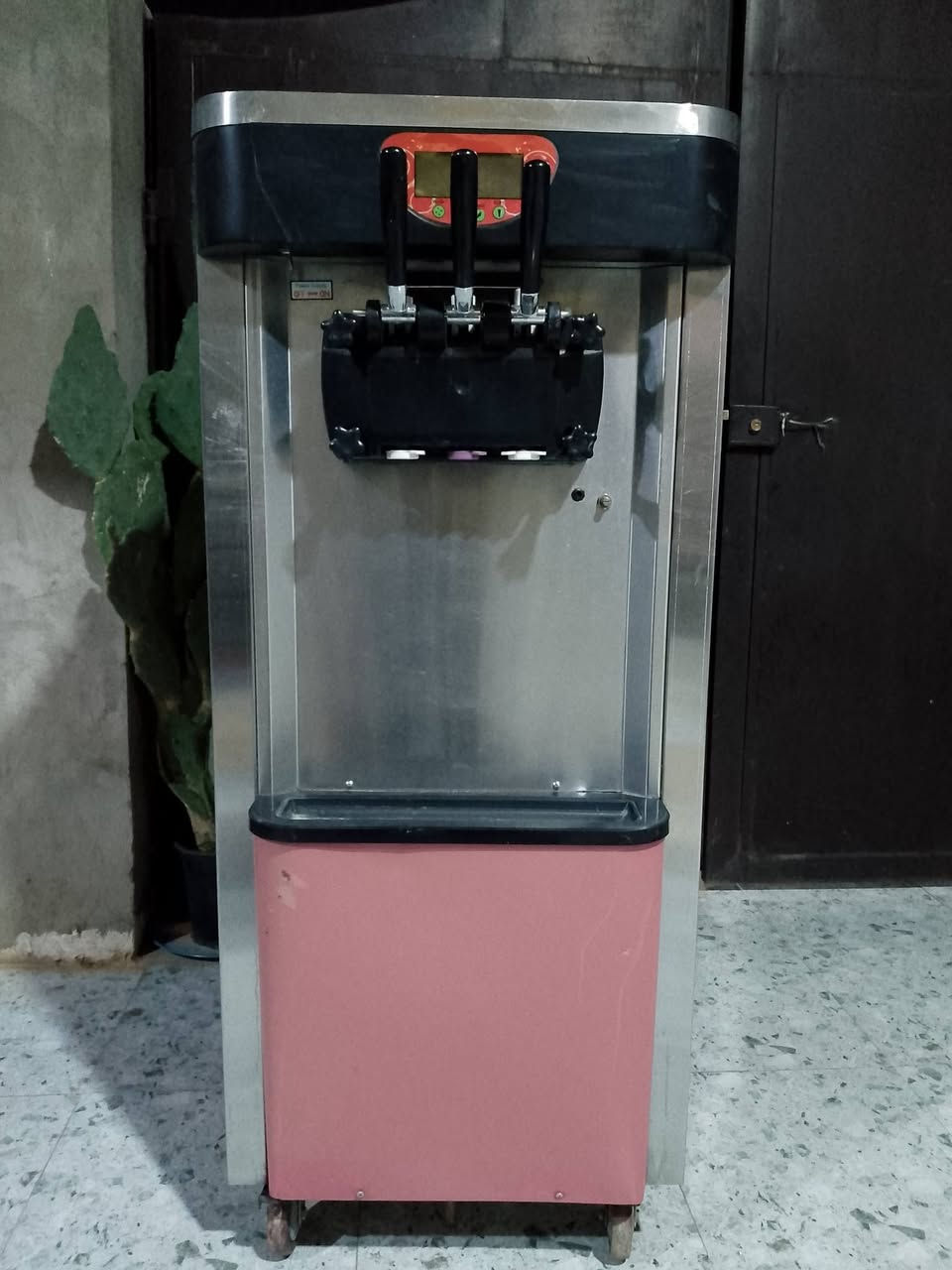 السلام عليكم مكائن سوفت للبيع عدد 2 نوع صيني بيهم كير بكس  تبريد تجميد خير من الله الثنينهن سعرهن مناسب العنوان ديالى الخالص ناحية هبهب رقم الهاتف ***********  أو واتساب
