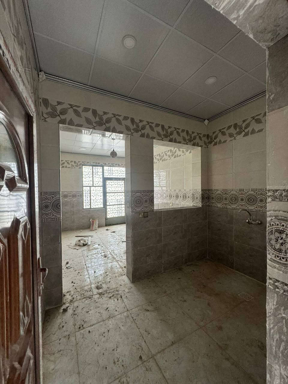 #دار للبيع بناء جديد زيرو
العنوان : تكريت القادسية 
شارع ابو عقرب خلف اسواق علاوي 
#المساحة 8☆30=240متر  شارع 15 
يحتوي على  2 غرف نوم واستقبال وهول كبير 
 ومطبخ حار بارد  سيراميك وصحيات داخل وخارج 
حديقة داخلية وخارجية وكراج سيارة 
#السعر المطلوب《 155  مليون  》قابل للتفاوض 
#للاستفسار الاتصال على الارقام التالية
***********
***********
#مكتب دجلة للعقار ....
