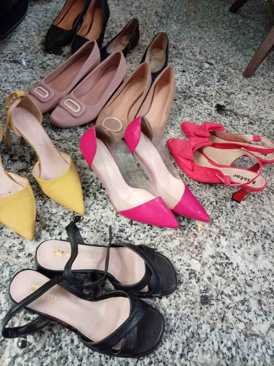 مرحبا
احذية مستعملة بس نظيفة قياس ٤١
الزوج ب ٥ الاف واذا كلها الزوج ب ٤ الاف احسبة


**إذا كنت صاحب هذا الإعلان وتريد حذفه لأي سبب، رجاءا أرسل رسالة إلى الدعم الفني**