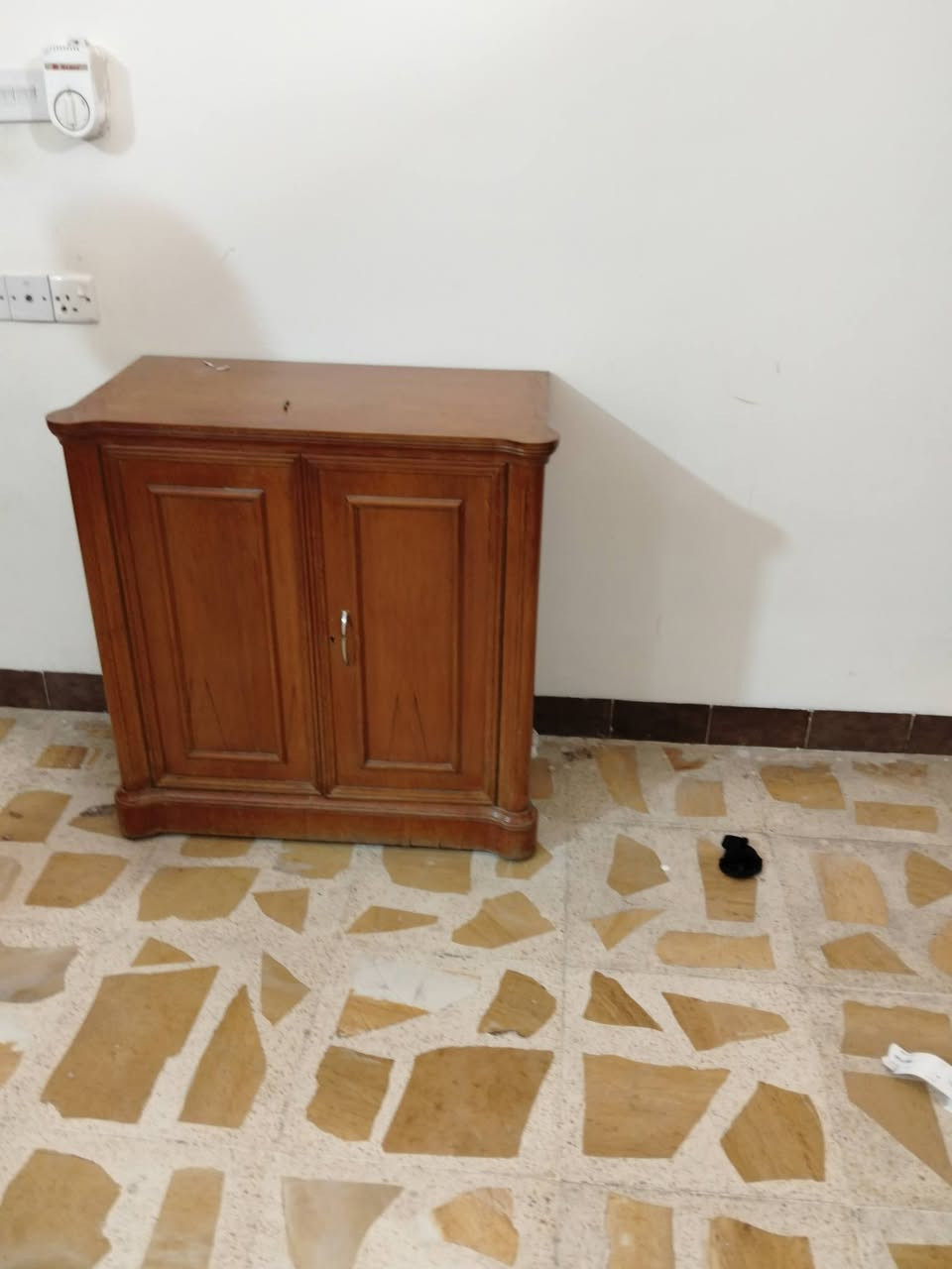 غرفه مستعمله خشب درجه اولى خشب عراقي ثقيل نظيفه حيل السعر650 لف***********#***********
