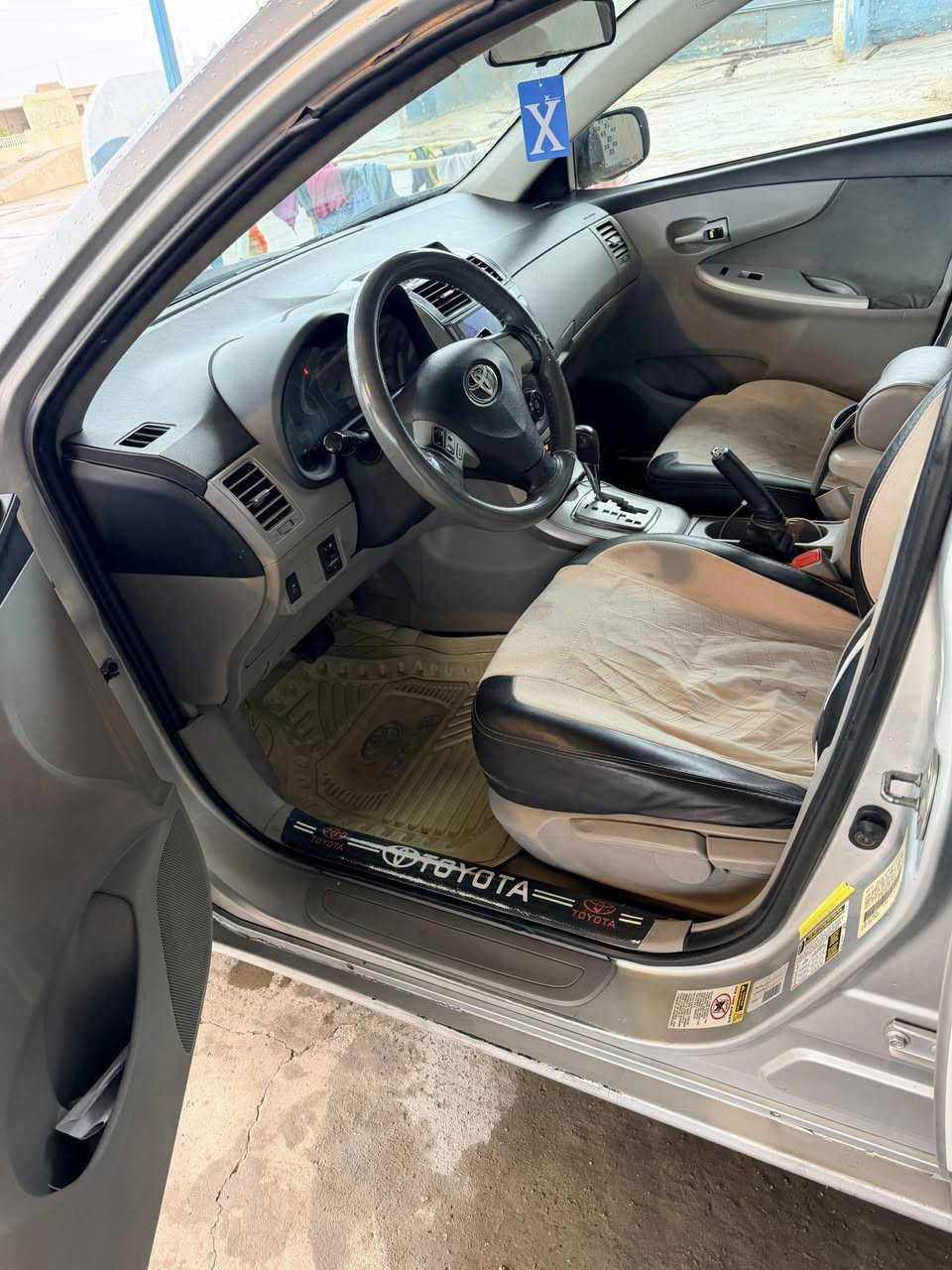 السلام عليكم للبيع
كورلا بسعر مناسب 117وبيها مجال 
كورلا موديل (2013)
(بيها البونيد صبغ والباب سايق مبدل بلادي شرط 
بدون داخل شرط بدون ايرباًك شرط
رقم بغداد مشروع وطني وين ما يعجبك تحول شرط تحويل 
محرك 18 شرط لا تنقيص ولا تبخير 
كير شرط 
تبريد ثلج 
حداديه جديده 
فول موصفات 
مكان سياره صلاح الدين (بيجي)
السعر 117
***********
***********
