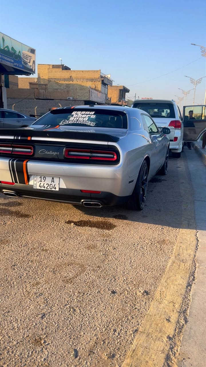 السلام عليكم 
جالنجر 2023 SXT
 رقم كربلاء الدولي
هزه سنويه وارقام جدد باسمي شخصيا 
تحويل وين ميعجبك 
مكينه 3600
حادثه جاملغ وبنيد وطخه بجاملغ خلفي 
صبغ 4 قطع صفحه سائق وبنيد
بيه تعمير بدايه شاصي ولغد يسره بدايته
مواصفات SXT معروفه
ماشيه تقريبا 30 الف 
لايت زنون اصلي 
عدسات اوركال متغير 360 لون
كير ومكينه وصدر وتبريد مكفولات 
مكانه بغداد الكرخ 
السعر ١٤٩ بيع او مراوس 
*********** بغداد, العراق
