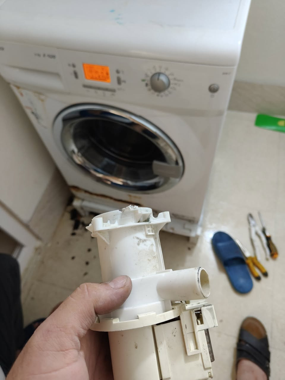 بعض اعمالنا في مجال غسالات اوتوماتيكية 
ورشة البرزنجي 
بالادارة مهندس احمد البرزنجي 
***********
العنوان طوز حي جمهورية قرب جامع الستار
