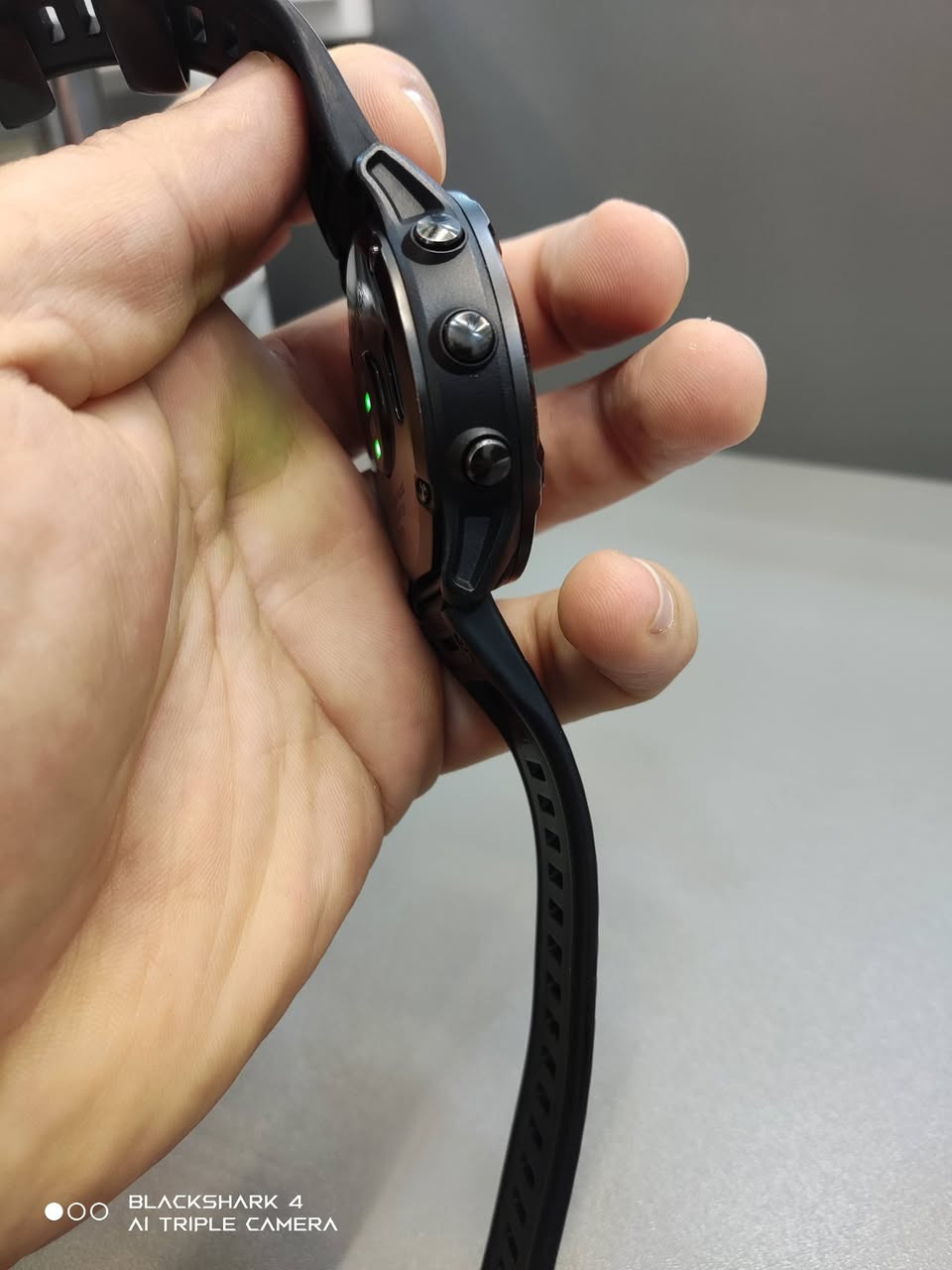 garmin fenix 6X pro
نضافة 90 /💯 
حجم 51 mm 
شحن 21 يوم كيبل شحن أصلي 
تدعم خرائط العراق للاستفسار ***********
