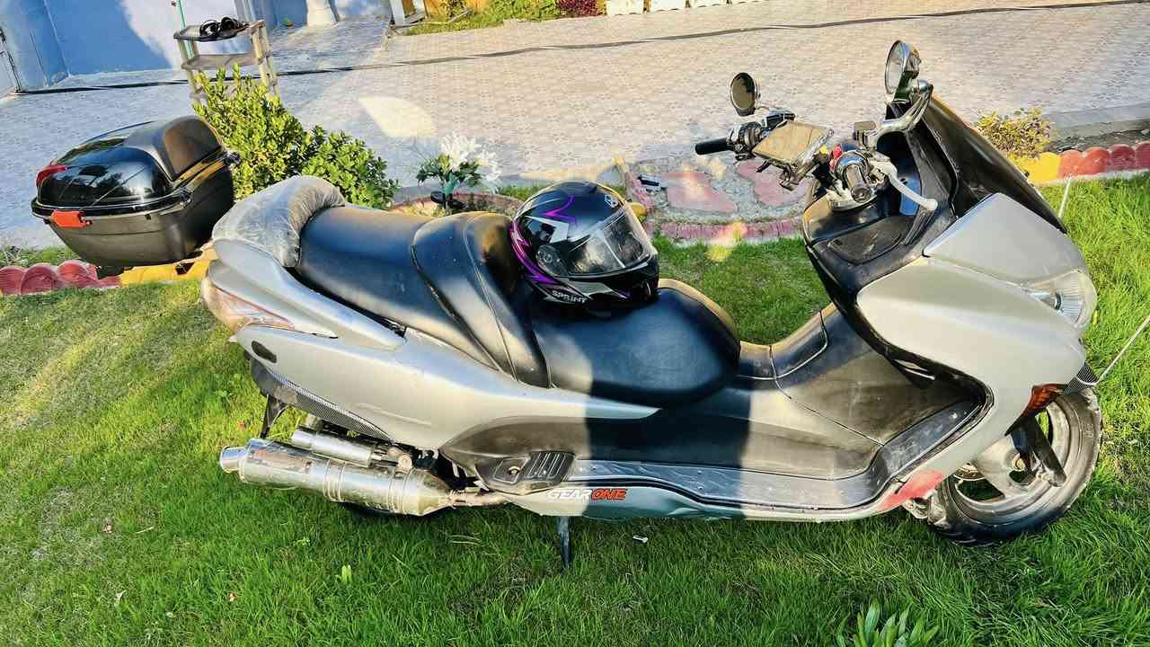 السلام عليكم
(دراجة نظيفه ومرتبة مال جناي مابيها نقص برغي
اكفلها كفاله عامه كلشي مابيها وجيب وياك اكبر فيتر يفحص)

الدراجة بصمة 

دهن امزويل

بانزين محسن 
 
مادة محسن بانزين

تايرات جديدة 

كفرات نظيفة 

محرك نظيف تكلب الدراجة اذا معجبك نظافة المحرك تعوفها وكروتك على حسابي

صلنصة رياضي تخبل سعرها ميقل عن ال150 الف

سستم سماعات +مضخم

لدات انارة داير مداير الدراجة كلها

صندوك جديد
تجي تفحص ترايك وين ماعنده الله كاع روح وفحص وشوفها اي واحد يعجبك

منظومة زنون 

عنواني ديالى ناحية هبهب 

(الماعنده رصيد يرمشلي اني اتصل عليه احسن من المراسله)

***********
