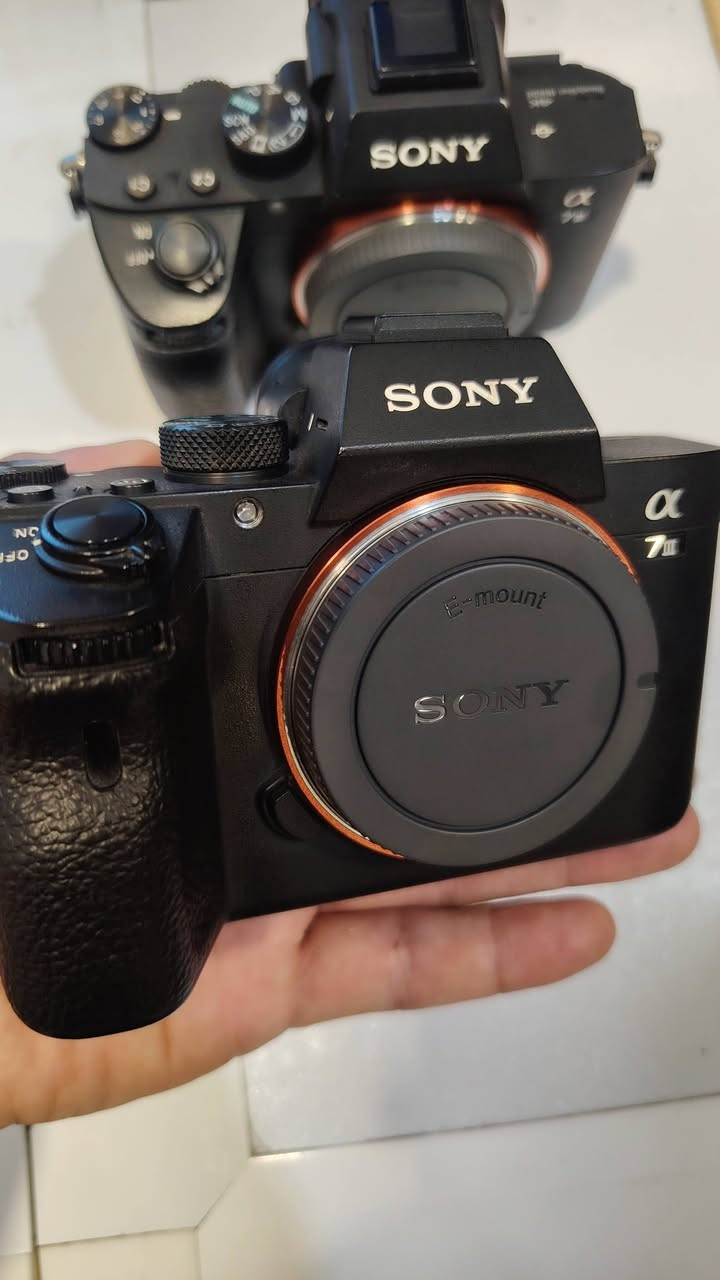 اخر قطعتين كامرات سوني a7iii ونضافة كدام عينك كلبي 
متوفر التوصيل لجميع المحافظات العراق 
للتواصل 
***********
