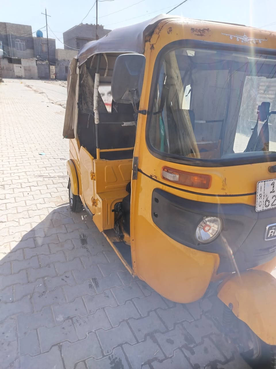 السلام عليكم تكتك موديل 22 رقم وسنويه رقم انكليزي بيها بس ضربه بل لغد وبل دعاميه مكينه خير من الله السعر 8ونص وبيها مجال حك الجيه عنوان بغداد مدينه الصدر الحميديه للاستفسار الاتصال على الرقم(***********)
