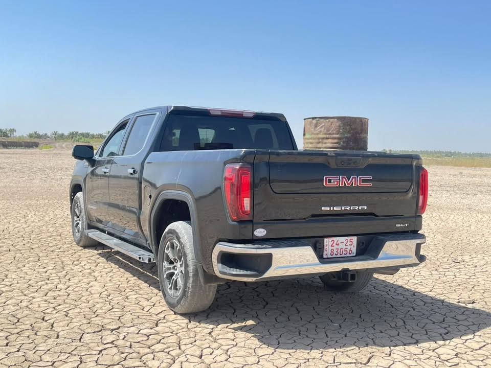 ✅ وارد أمريكي GMC Sierra SLT 2024 - وارد أمريكي 🇺🇸
✅ محرك V8 سعة 5.3L (EcoTec3)
✅ جير أوتوماتيك تعليك 10 سرعات 
✅ تشغيل بصمة + ريموت ستارت
✅ جلد فاخر
✅ كراسي كهربائية مع حفظ وضعية السائق
✅ تبريد وتسخين للمقاعد الأمامية
✅ تدفئة المقود
✅ شاشة معلومات 13.4 إنج
✅ شاشة عدادات رقمية 12.3 إنج
✅ Apple CarPlay & Android Auto لاسلكي
✅ كاميرا 360°
✅ حساسات أمامية وخلفية
✅ رادار أمامي + مثبت سرعة ذكي
✅ تحذير مغادرة المسار
✅ مراقبة النقطة العمياء
✅ مكابح طوارئ أوتوماتيكية
✅ نظام صوت Bose
✅ باب خلفي MultiPro Tailgate
✅ جنوط ألمنيوم 20 إنج
✅ سنسرات وأمان متكامل

📌 الممشى: ( 40 الف كم )
📌 اللون: ( اسود  )
حادث السياره ربع الجاملغ الخلفي ومبدل باي لون اسود نفس اللون وبيها من جوه ضربه خفيفه ماتأثر شويه وصبغتها غير هاي السياره كفاله عامه وخير من الله تبريدها ثلج 
 السياره بيع ومراوس بجيمع السيارات 

رقمي :

***********
***********
