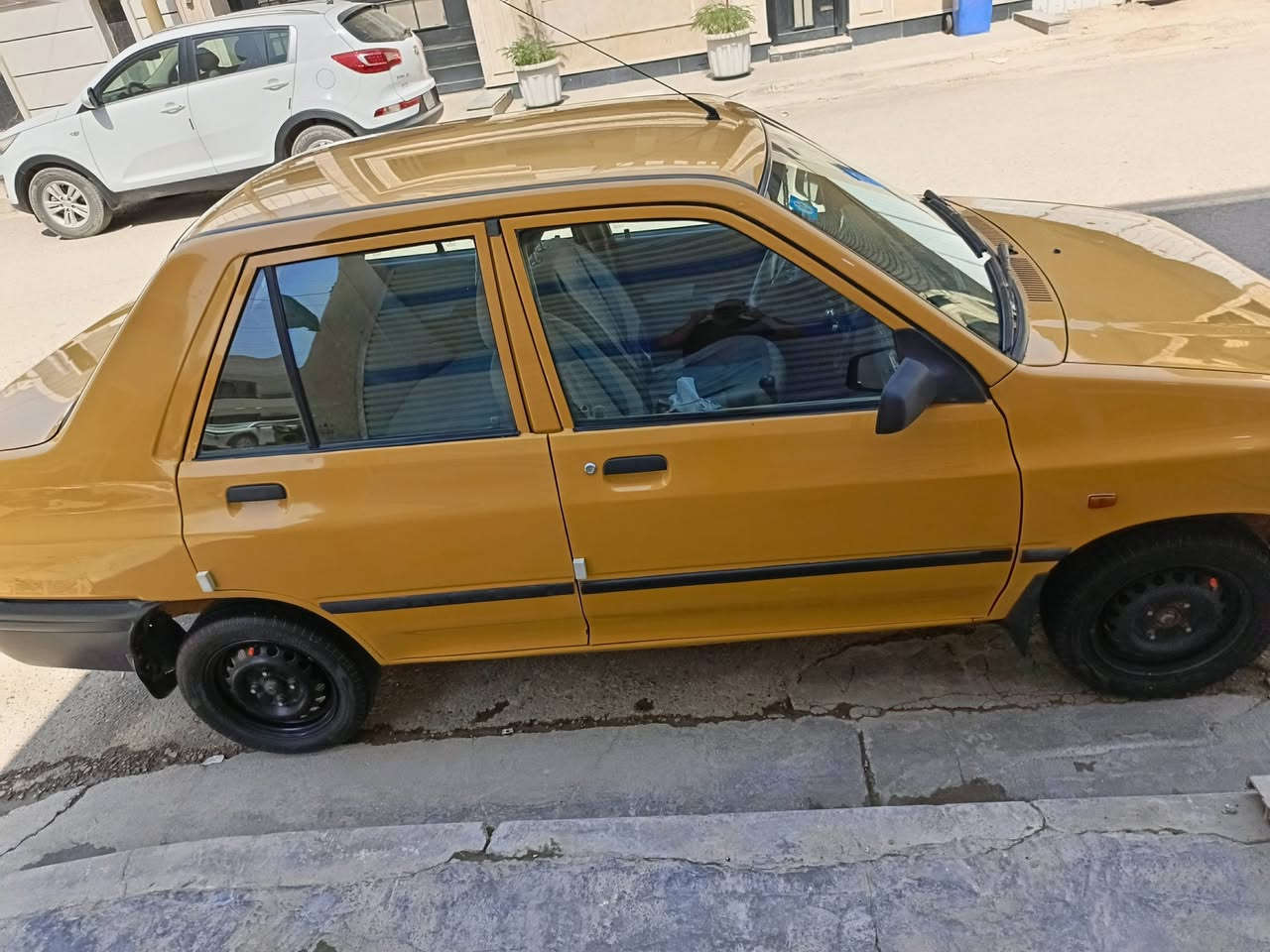 سلام عليكم للبيع سايبه موديل 16 بسمي رقم دولي مصفره هيئه غرامات سياره كامله مال بيت كير محرك خير من الله مكينه شواصي كفاله لا خياس لا زنجار تخم تاير دواخل جدد كهرباء كله ابلاديه كله شغاله صندك قطره خياس مابي بيه قطعتين صبغ باب بصف السائق والجاملغ الوره 
تبريده بيه ليك فريز جديد كمريسره شغاله مكاني بغداد الدوره *********** السعر 38 قفل

