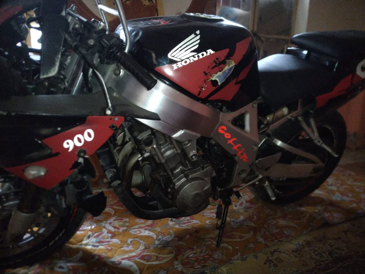 سلام عليك
افوراي ار ار  كوم حديد درجا طالع الذراع من الصفح درجا. ينرادلها فشكه   سعر  مليون وبيها مجال بسط مكان تقاطع عبد الله بن علي الهادي ***********
