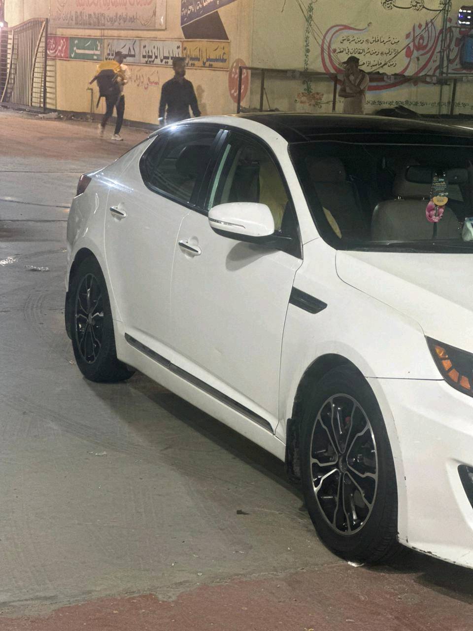 السلام عليكم
اوبتما للبيع 
فول مواصفات 
بونراما
بصمه 
شاشه جبيره  وبعد بيه مواصفات 
حادثه بل منشور وبيه شوي تقشير بل تكمه فقط سياره حلوه شاهد الله نضيفه 
سعر السياره 118وبيه مجال للشراي 
***********
