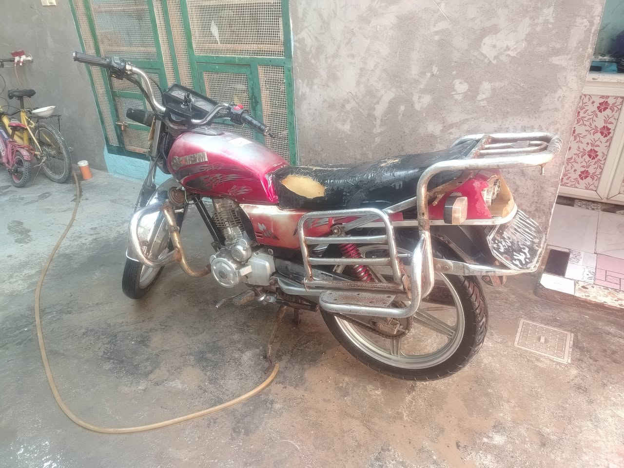 سلام عليكم دراجه فيوم للبيع شغاله بي بس نواقص رقم بسمي كربلاء منطقة الشبانات ***********
السعر ٢٠٠ ألف
