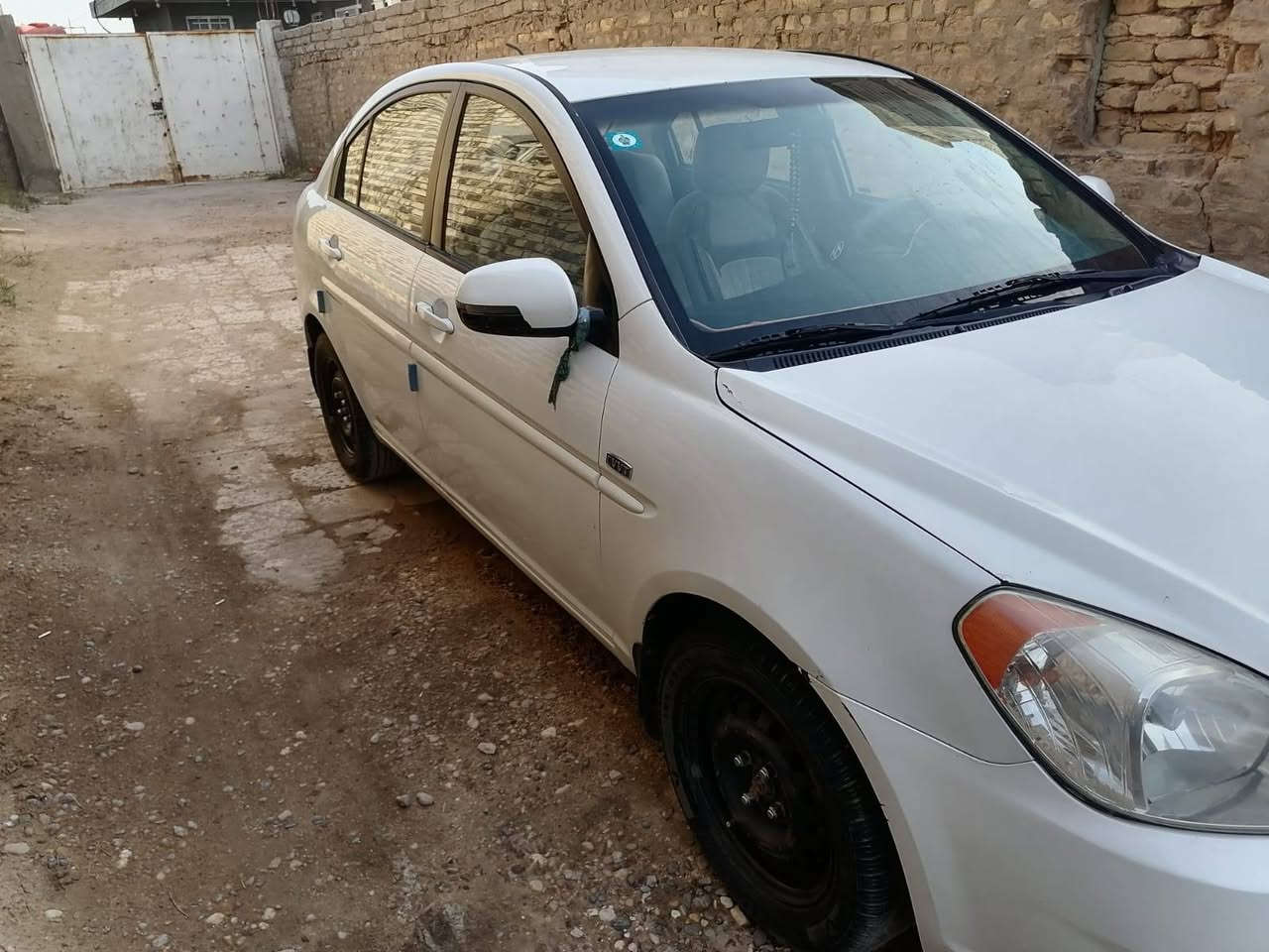 السلام عليكم اخوان اكسنت للبيع ٢٠١٠ بغداد موجوده بابل السياره بيه جملغ امامي وبنيد مبدل اصلي بدون داخل حادث صطحي ومبدل اصلي *********** السعر ٩٢ وبيه مجال
