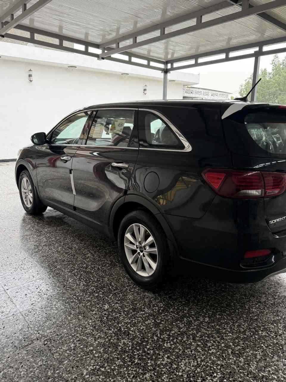 سورنتو ٢٠١٩ وارد أمريكي حادث تصليح قبق الجنطة والباقي مكفول كفالة عامة سياره مواصفات نص فول  مكينه ٤ سلندر ٢٤٠٠ / مكينه مامفتوح ٧ راكب تتفئه تبريد كير جديد صدر امامي وخلفي جديد تخم تاير جديد تبريد ثلج السيارة جاهزة من كلشي اي نقص مابيهة ماشية ٨١/ الف السياره جديد اي نقص مابيهة تحكمات جيهتين 
السيارة باسمي تحويل ثاني يوم رقم جديد الدولي 
العنوان بغداد حي النورين سعر 168 / ورقة
 الاستفسار *********** /***********
