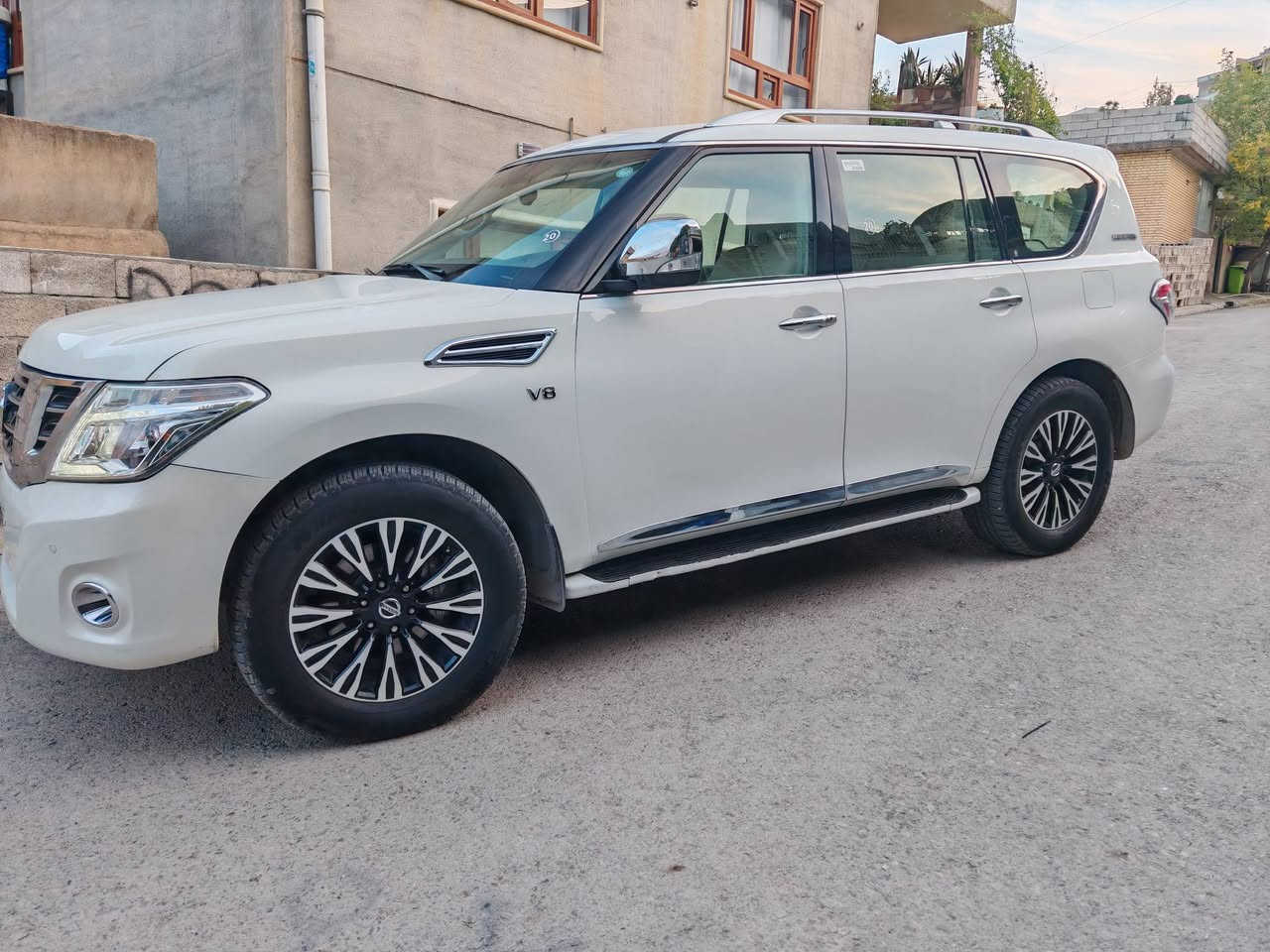 نیسان پاترول 2011se محرك صغيرة مرغوب ماشية 183000كيلومتر فول مواصفات ماعد كوشين جلد بدون صبغ سيارة نظيف بدون مصارف، للبيع اومراوس سيارات شمالية فقط سعر 225 .....***********
