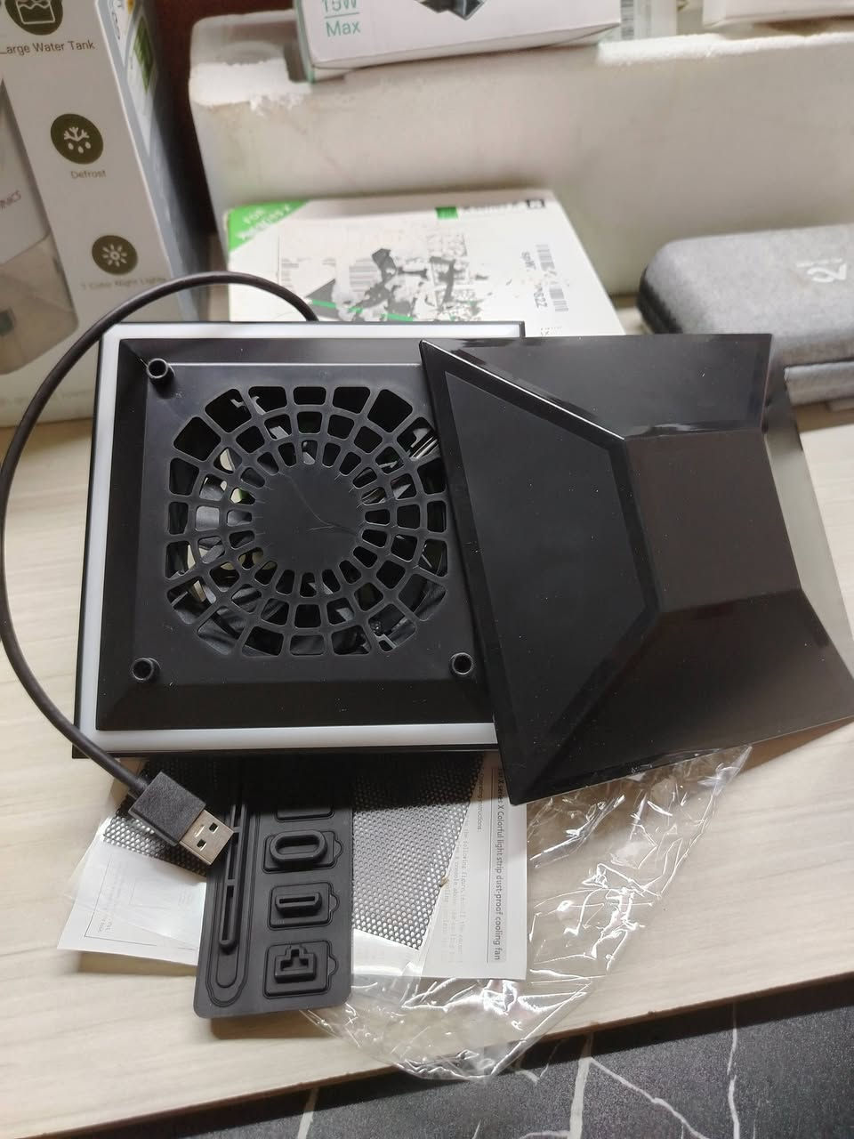 هذا المنتج هو عبارة عن مروحة تبريد علوية لجهاز Xbox Series X.تتضمن منافذ USB إضافية لتوصيل الملحقات ونقل البيانات.تحتوي على إضاءة RGB ملونة يمكن التحكم بها بلمسة زر.تتميز بثلاثة مستويات سرعة قابلة للتعديل لتبديد الحرارة
 السعر 12 الف


**إذا كنت صاحب هذا الإعلان وتريد حذفه لأي سبب، رجاءا أرسل رسالة إلى الدعم الفني**