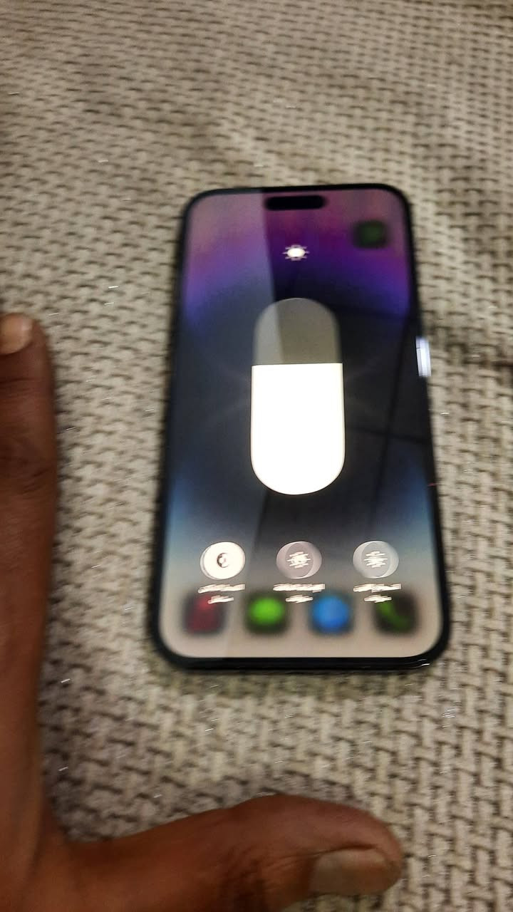 سلام عليكم ايفون ١٤ برو ماكس
مكفول من التصليح والتبديل كله على وضع الشركه
بطاريه ٩٠ مامعله اصل شرق اوسط 
***********
