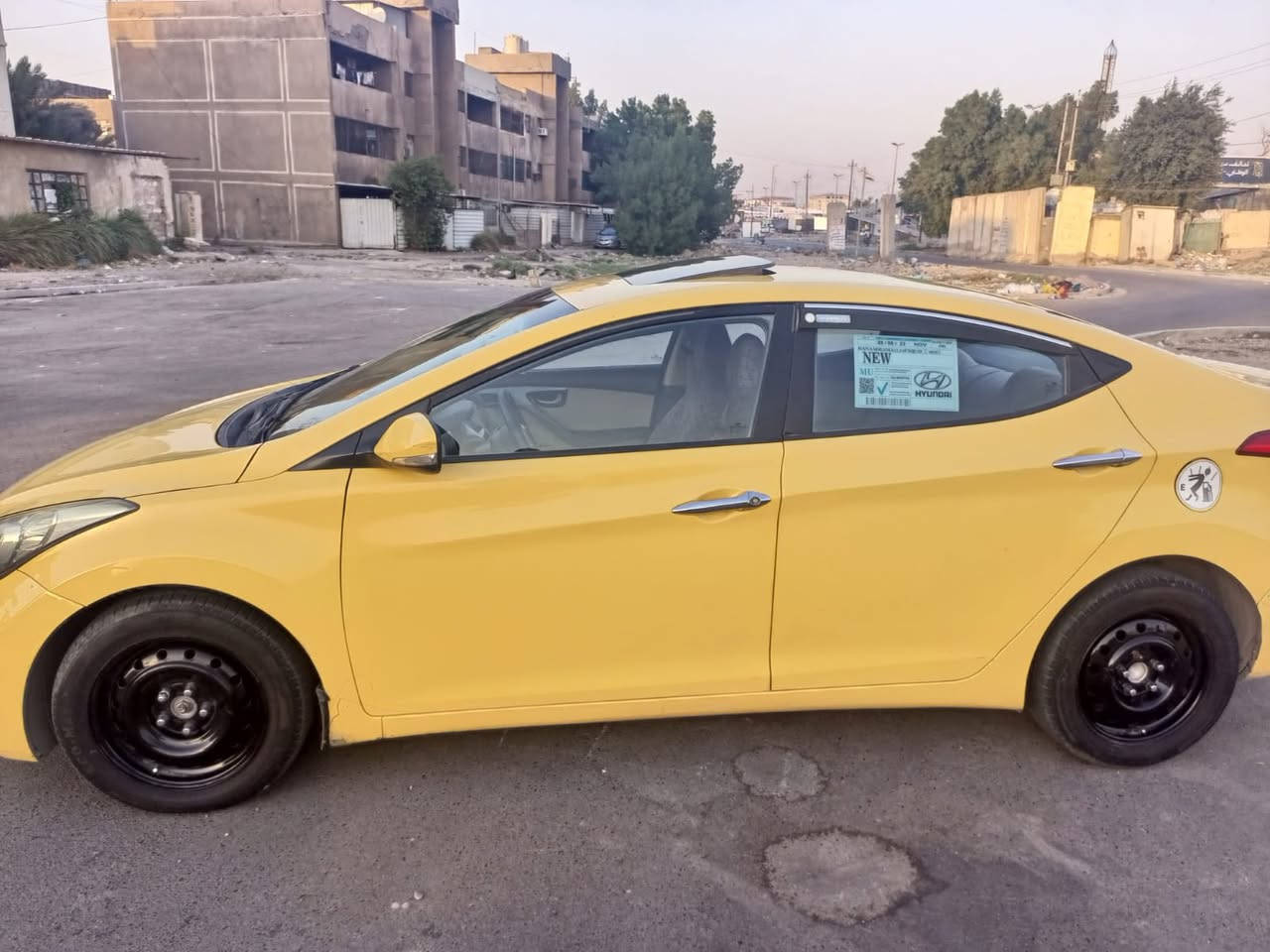 السلام عليكم النترا خليجي ١٦٠٠ شاشه وبانوراما ابيع حسب القناعه تجي تشوفها وتنطيني سعر بيها مكان السياره سيديه وللاستفسار اكثر هذا رقمي ***********
