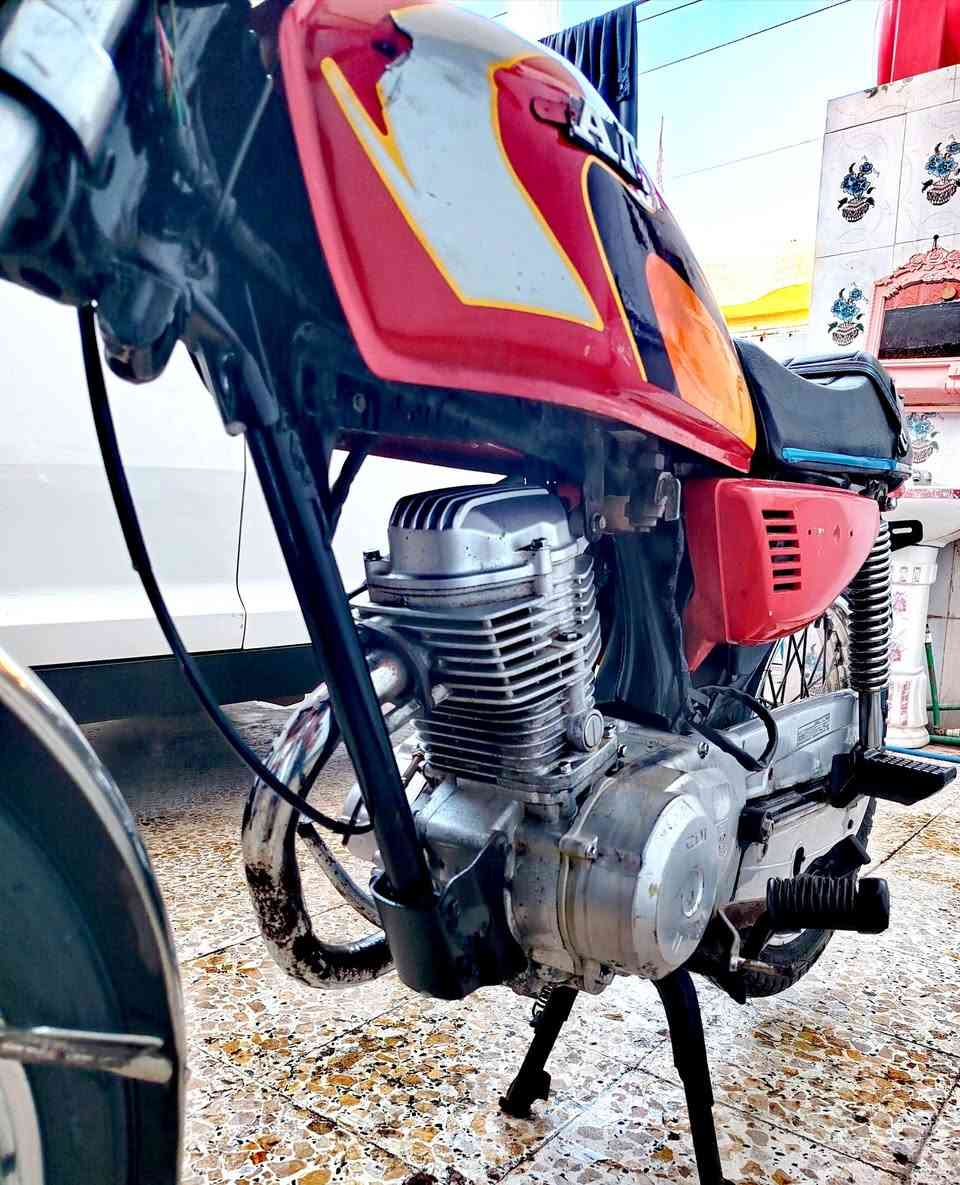 سلام عليكم دراجه ايرانيه نامه الأصلي,بدون أوراق محرك جديد دراجه جديده ما متعوبه العنوان ميسان حي المعلمين الجديد ***********
