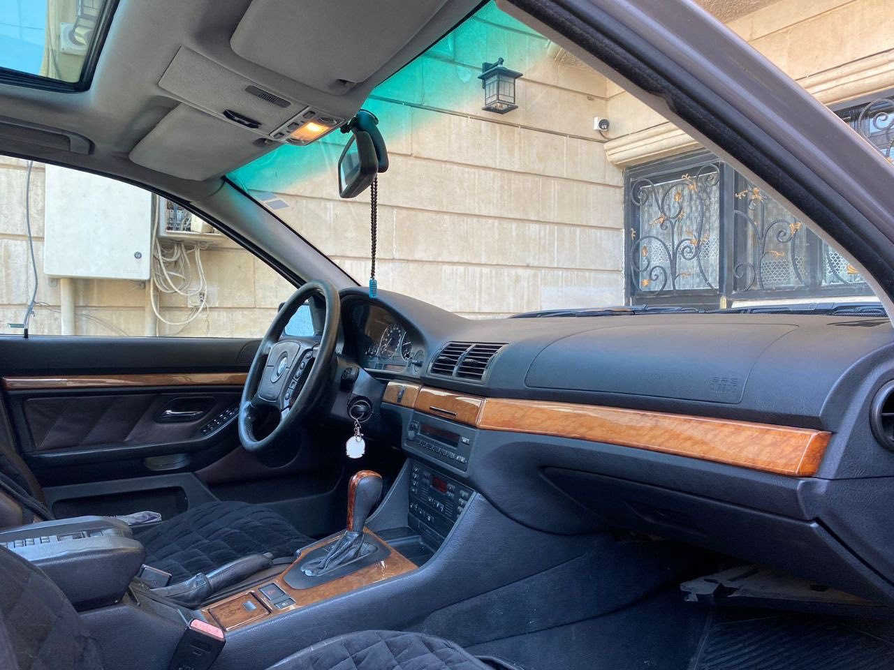 السلام عليكم شباب بي ام صقر موديل ٩٧ مكينه تك فانوس٢٨مكفوله وكيرمكفول وكهربائية بلاد بدونجطل تخم تاير وتبريد شغل داخل شركةجديد سيارة بدون ضربه صبغ عام السعر ٩٠وبيهامجال قليل اتصل ***********
