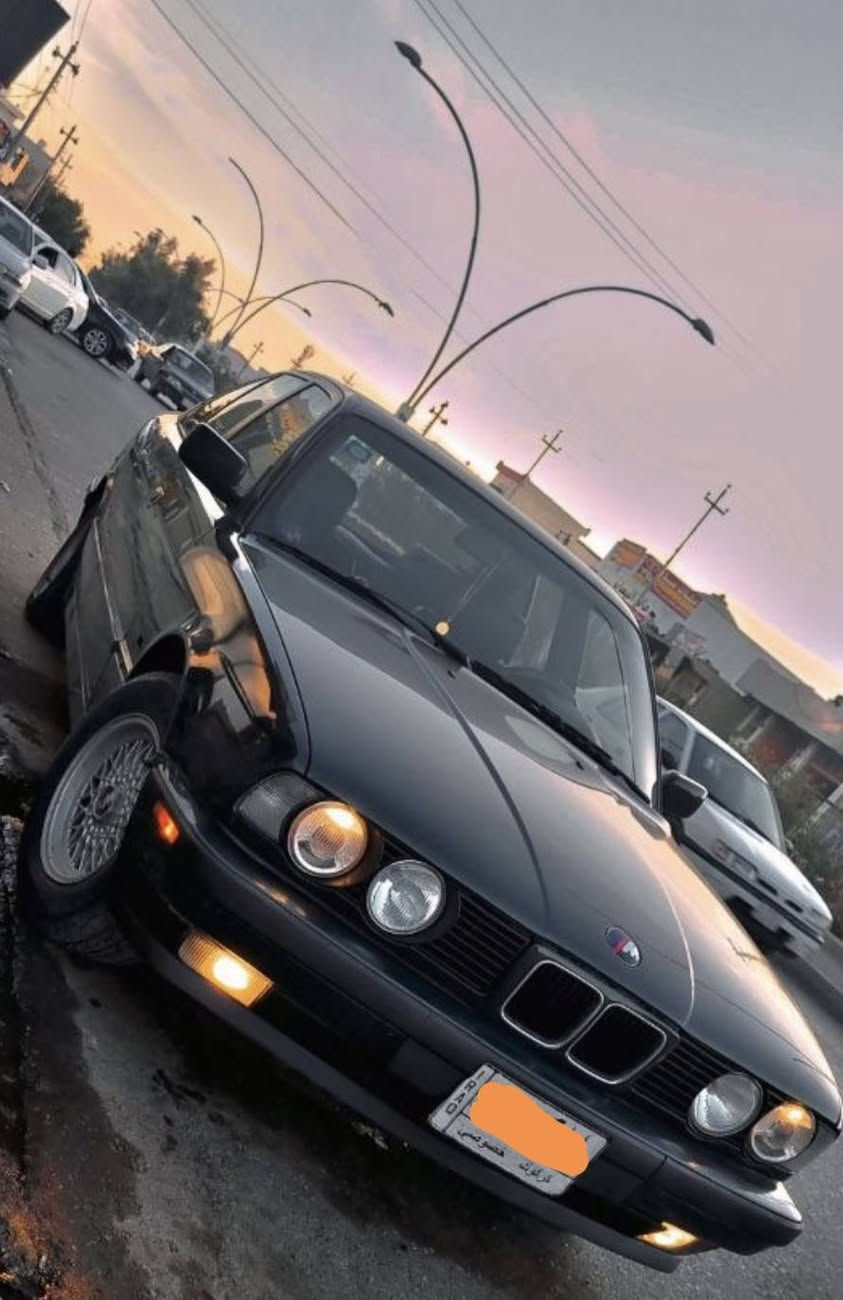 سلام عليكم
بي ايم 525 محرك كبس  موديل 1991
تبريد مركزي
نضيف كلش محرك عدل بدون ادوانص
تايرات جديد  شبح
سنوية جديدة وياه بطاقة بانزين 
*********** كركوك, العراق
