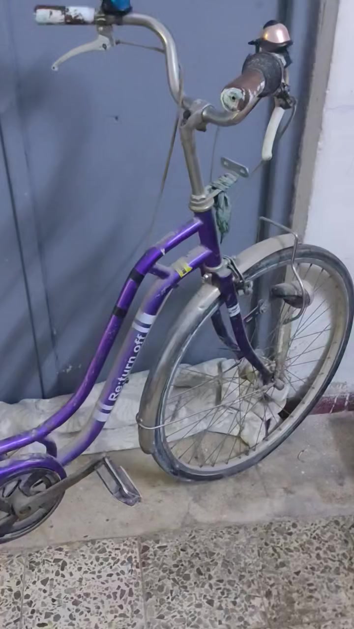 حديد بي طنين للبيع كيلو ع ١٥٠ دينار وبعد جينكوات وبواري خابرني ابو مصلحة *********** مكاني بغداد حي التجار البنوك
