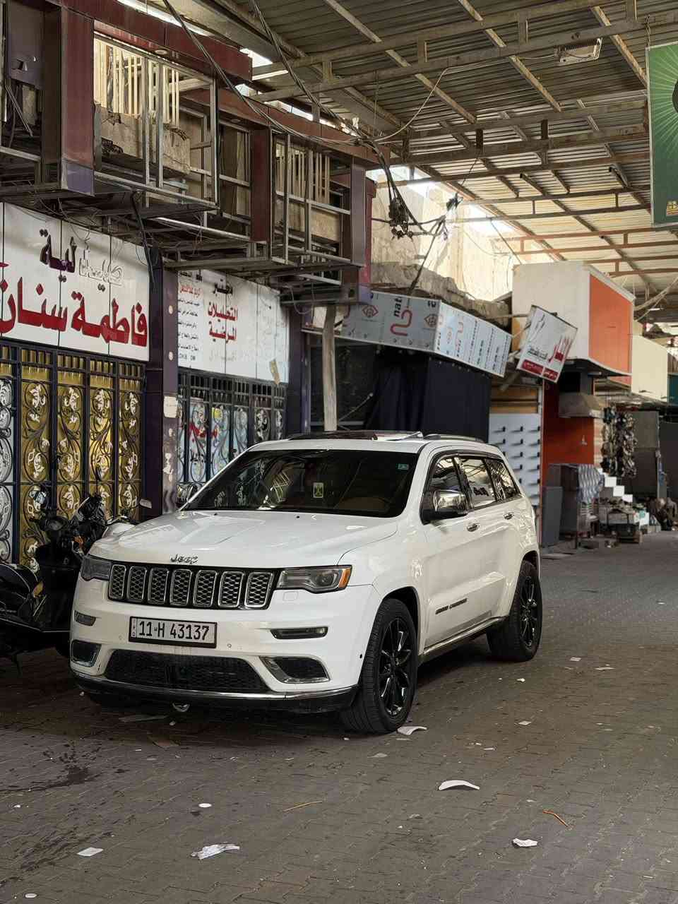 السلام عليكم البيع و مراوس حسب قناعة 

جيب سومت 2018
فول فول مواصفات
وارد امريكي حادث خفيف
البيع و مراوس
الموديل2018
المحرك :V8. 5.7 L .
العداد 86
موصفات:
رباعي 4x4
قيادة ذاتية عند المنعطفات.
رادار امامي مع مانع تصادم .
نظام الرؤية الليلية.ناضور ليلي تحذير الخروج عن المسار .
مستشعر نوم السائق مع نظام التوقف الآلي تحذير النقطة عمياء ٥ .
لظام تحذير عند التقاطعات.
نظام تحذير عند تجاوز السرعة المحددة.
نظام عرض المعلومات على الزجاج الامامي (HEAD UP
DISPLAY)
نظام تقليل الضجيح داخل المقصورة.
إنارة محيطية.
شاحن موبايل وايرلس.
تعديل وضعيات مقود السائق كهربائيا.
مرايا تعتيم ذاتي.
المرايا الجانبية قابلة للطي كهربائيا
مرايا الجانبية فاد
ظام الصوت من ماكنتوش مع 19 سماعة.
ويل قياس 21 انج .
* سقف بانمداما

سقف بانوراما .

شاشه كبيرة 10.1 انج .

شاشة للراكب الأمامي .

نظام الخرائط (GPS) .

عرض خرائط الطريق على لوحة القيادة.

لوحة القيادة بقياس 12 أنج.

5 كاميرات خارجية مع بخاخات ماء للتنظيف.

كاميرا للمرأة الداخلية.

تصوير حراري ليلي .

المصابيح الأمامية زنون .

كشافات الضباب زنون .

دخول ذكي.

بصمة على 5 ابواب للدخول الذكي.

نشغيل عن بعد .

الصندوق الخلفي كهربائي .

فتح الصندوق الخلفي مع حركة القدم.

أقل

فرش المقصورة الداخلية من الجلد الطبيعي الفاخر.

اضافات من الخشب الطبيعي للمقصورة الداخلية.

ذاكرة لحفظ وضعيات الجلوس للمقاعد الأمامية

مساج للمقاعد الامامية .

المقاعد الأمامية كهربائية .

المقاعد الأمامية تبريد وتدفئة .

المقاعد الخلفية تدفئة وتبريد .

ستائر للشبابيك الخلفية.

انارة داخلية LED متعددة الالوان .

حساسات امامية وخلفية .

5 راكب .

مكيف خلفي مع وحدة تحكم منفصلة .

تدفئة مقود القيادة.

مانع تصادم خلفي .

بلوتوث تلفون .

بلوتوث تلفون .
محدد سرعة .
نظام التشغيل والاطفاء الاوتوماتيكي
5 راكب .
مكيف خلفي مع وحدة تحكم منفصلة .
تدفئة مقود القيادة.
مانع تصادم خلفي .
بلوتوث تلفون .
محدد سرعة .
نظام التشغيل والاطفاء الاوتوماتيكي .
نظام بريك اوتماتيكي
بعد هواي موصفات اعلى فئه 1/1
السعر انشالله مناسب
***********
